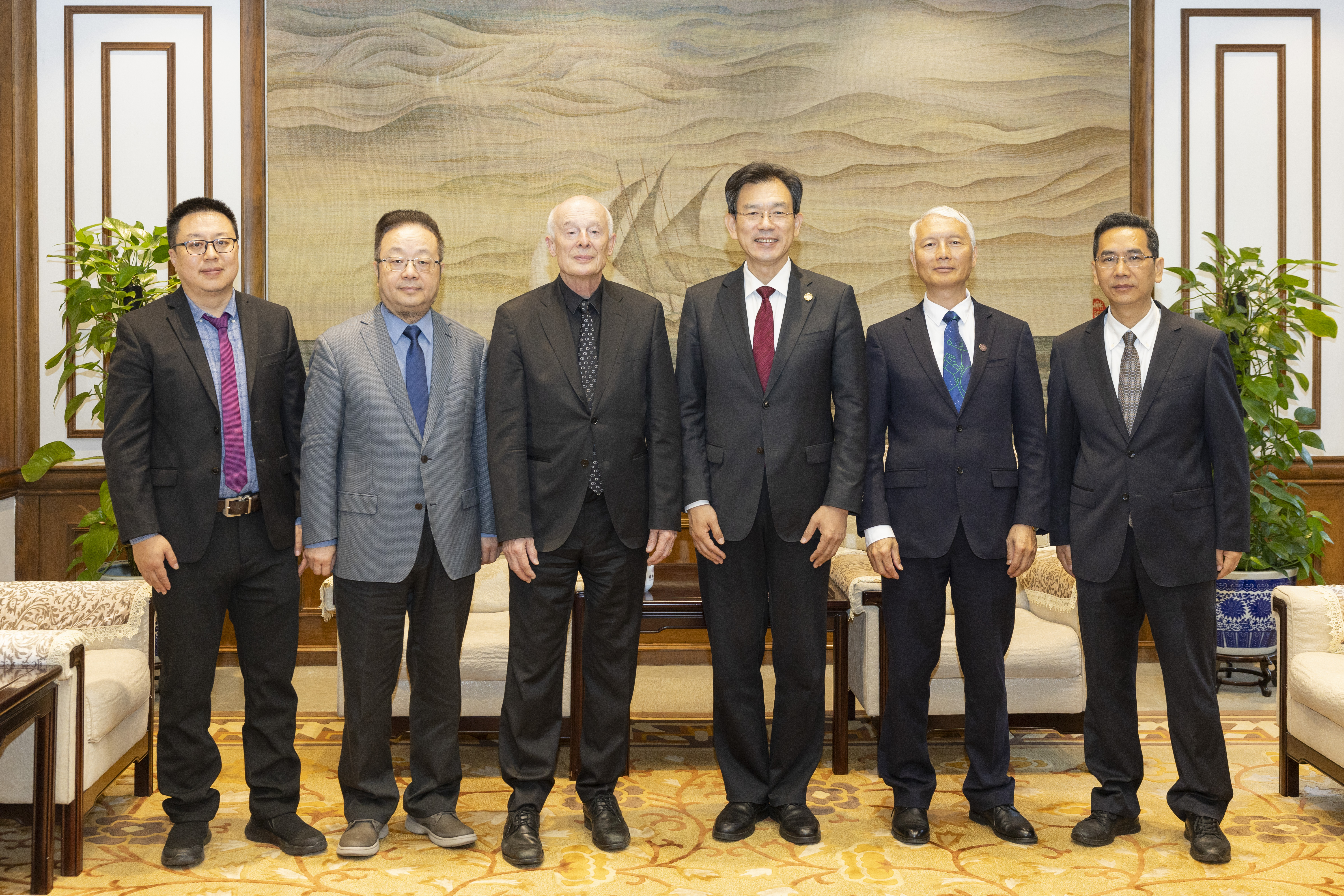 20261022-校长会见三位来宾-李派-会见尚胡贝尔.jpg