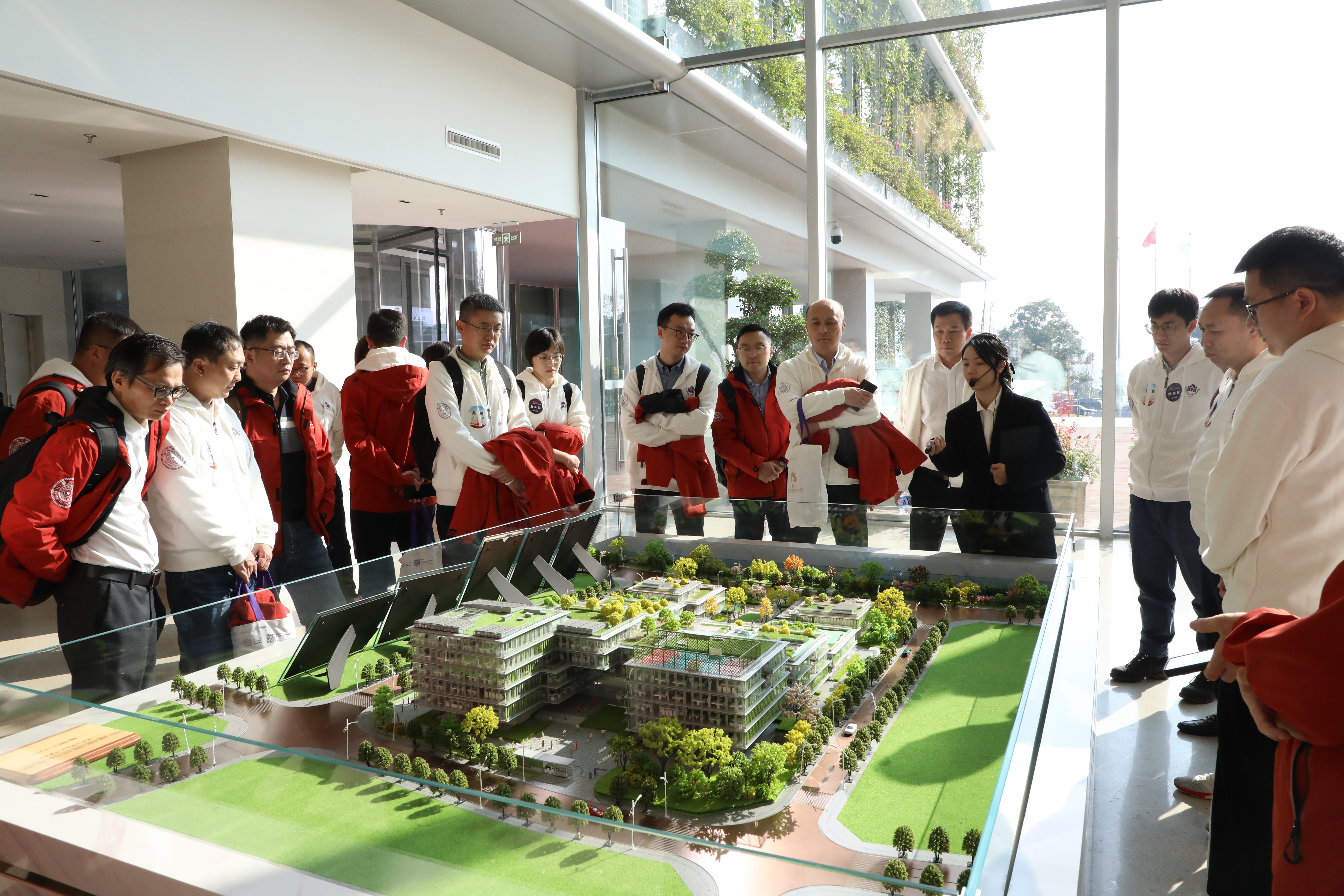 20241130-清华大学创新领军工程博士西南地区项目2024级新生基地见面会-会务公司-走访调研企业.jpg