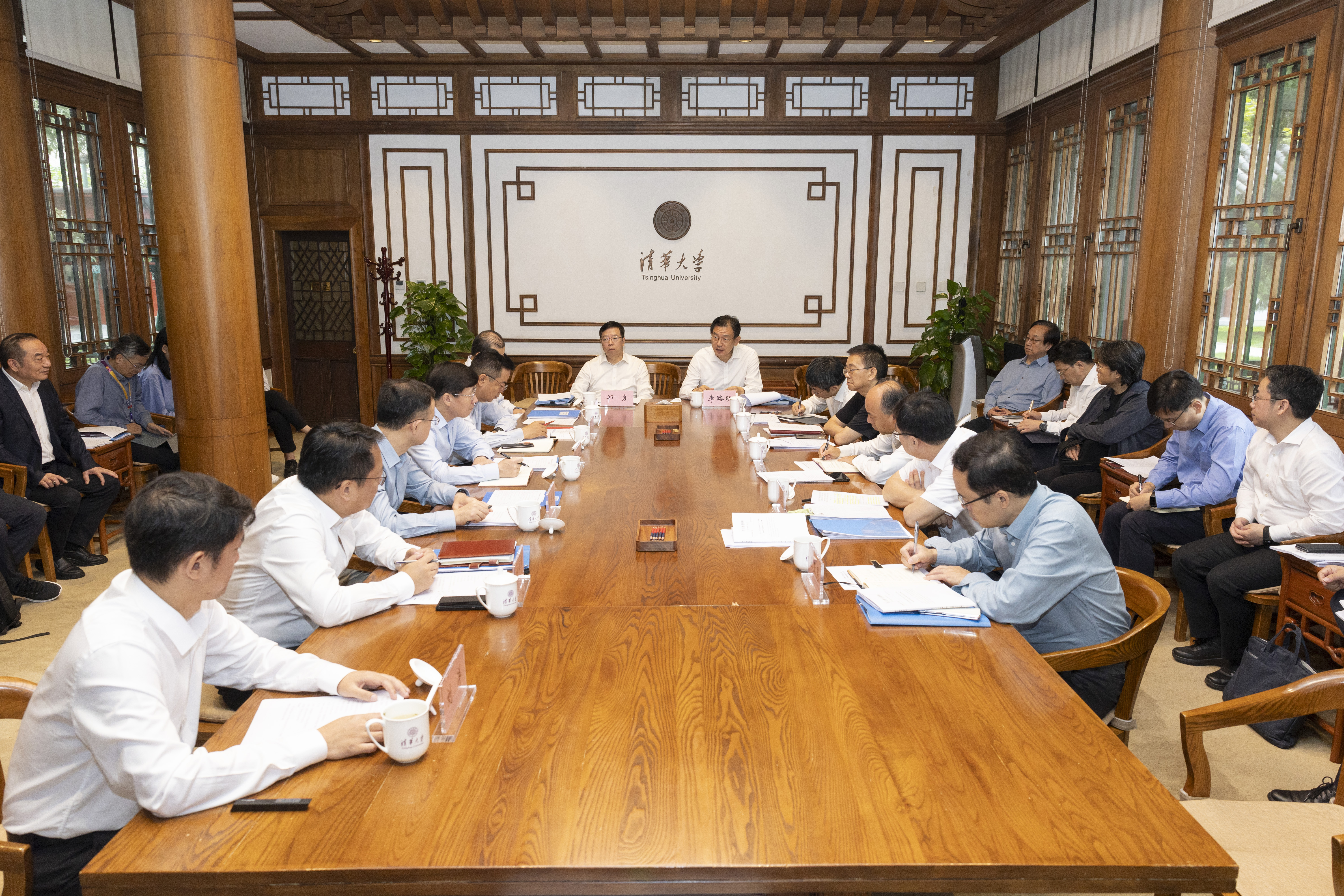 20260918-清华大学党委理论学习中心组围绕习近平总书记关于人工智能和健康中国建设的重要论述开展专题学习-李派摄-会议现场1.JPG