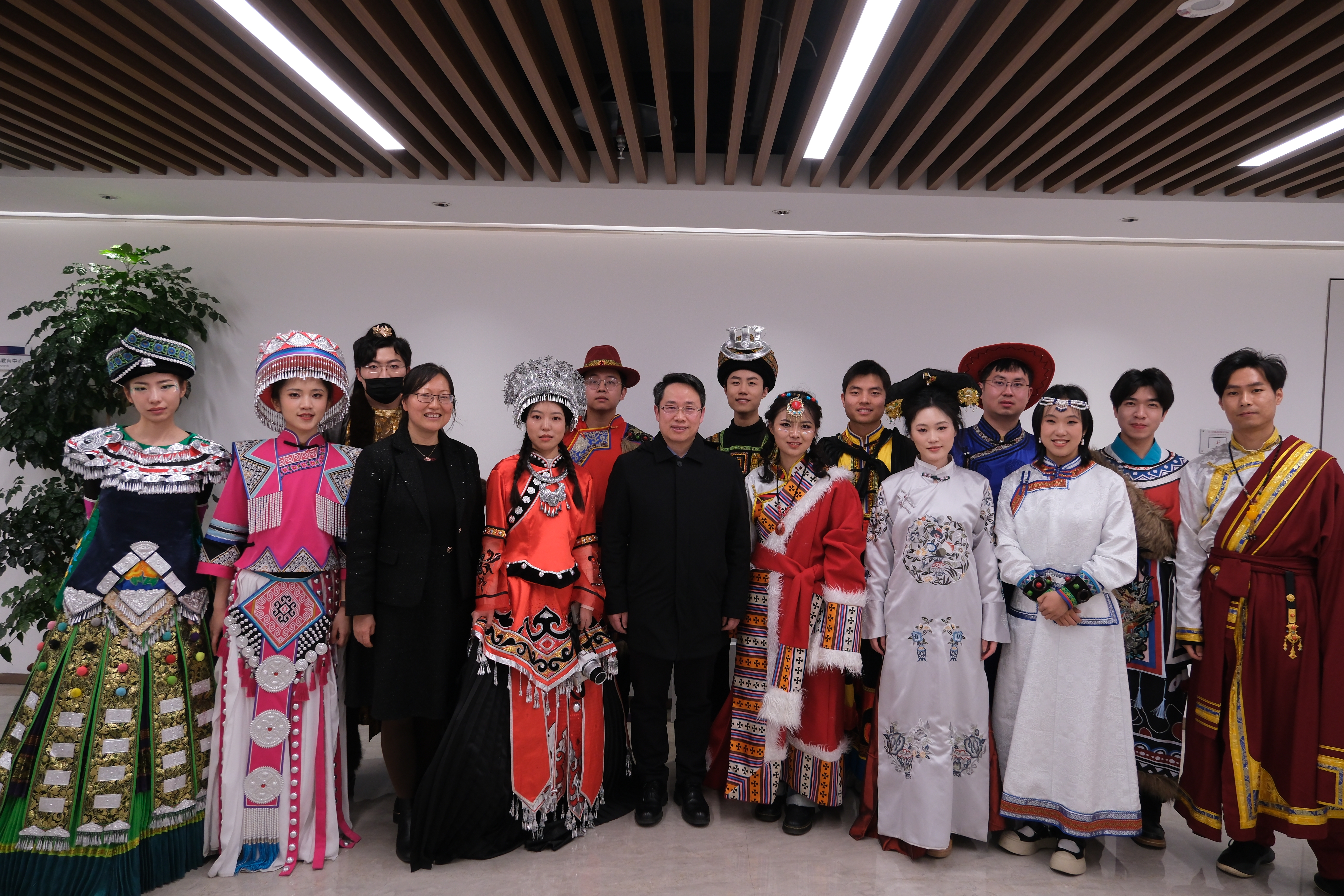 20241214-清华大学2025年民族文化新年晚会圆满举行-贡觉罗布-穿着各民族服饰游园的师生合影.jpg
