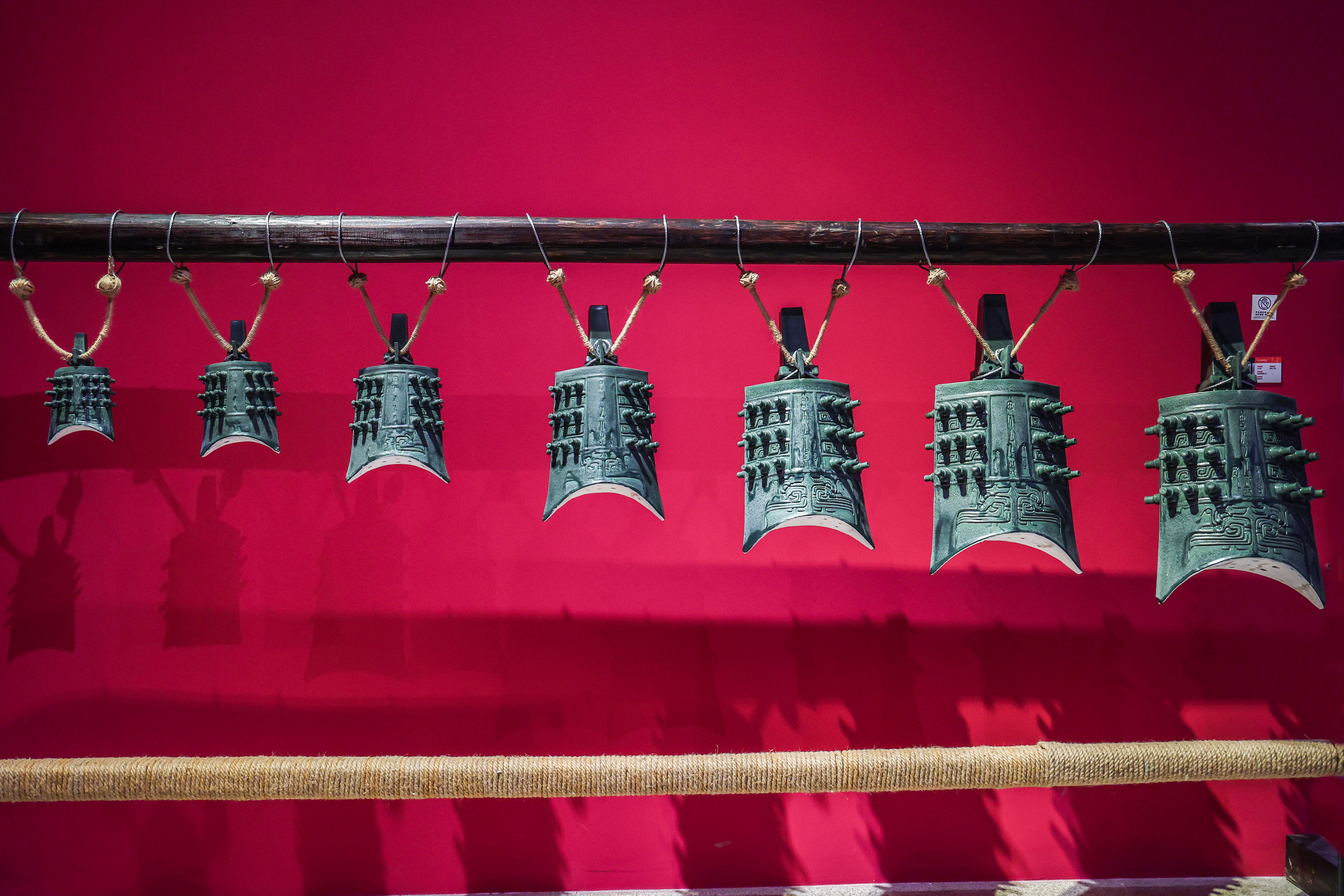 20250925-工艺美术专业毕业展-美术学院-景德镇陶瓷大学《礼乐时代》洪文澜（陶瓷艺术）.jpeg