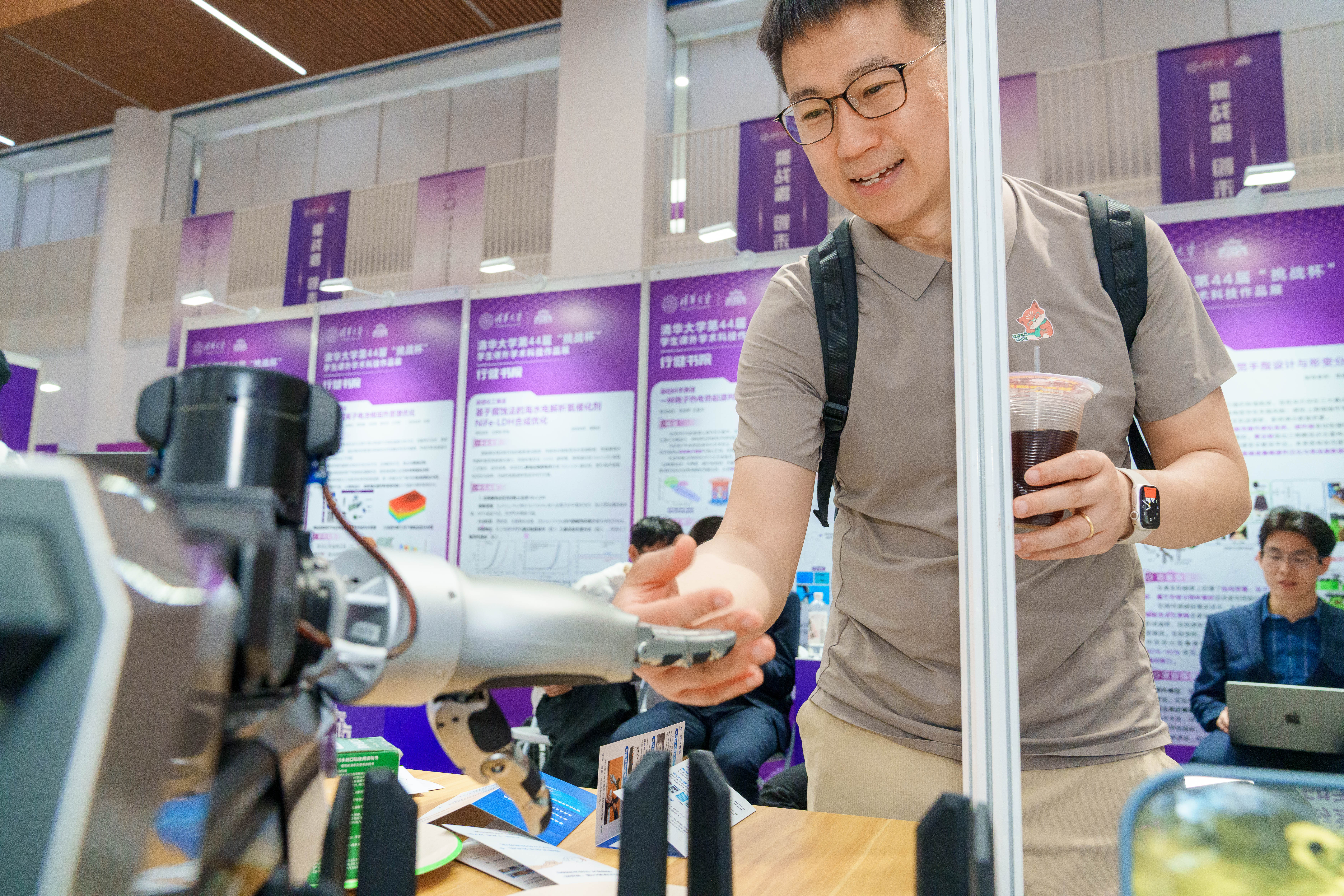 20260426-建校115周年校友返校日纪实-多摄影来源-全部配图 (18).jpg