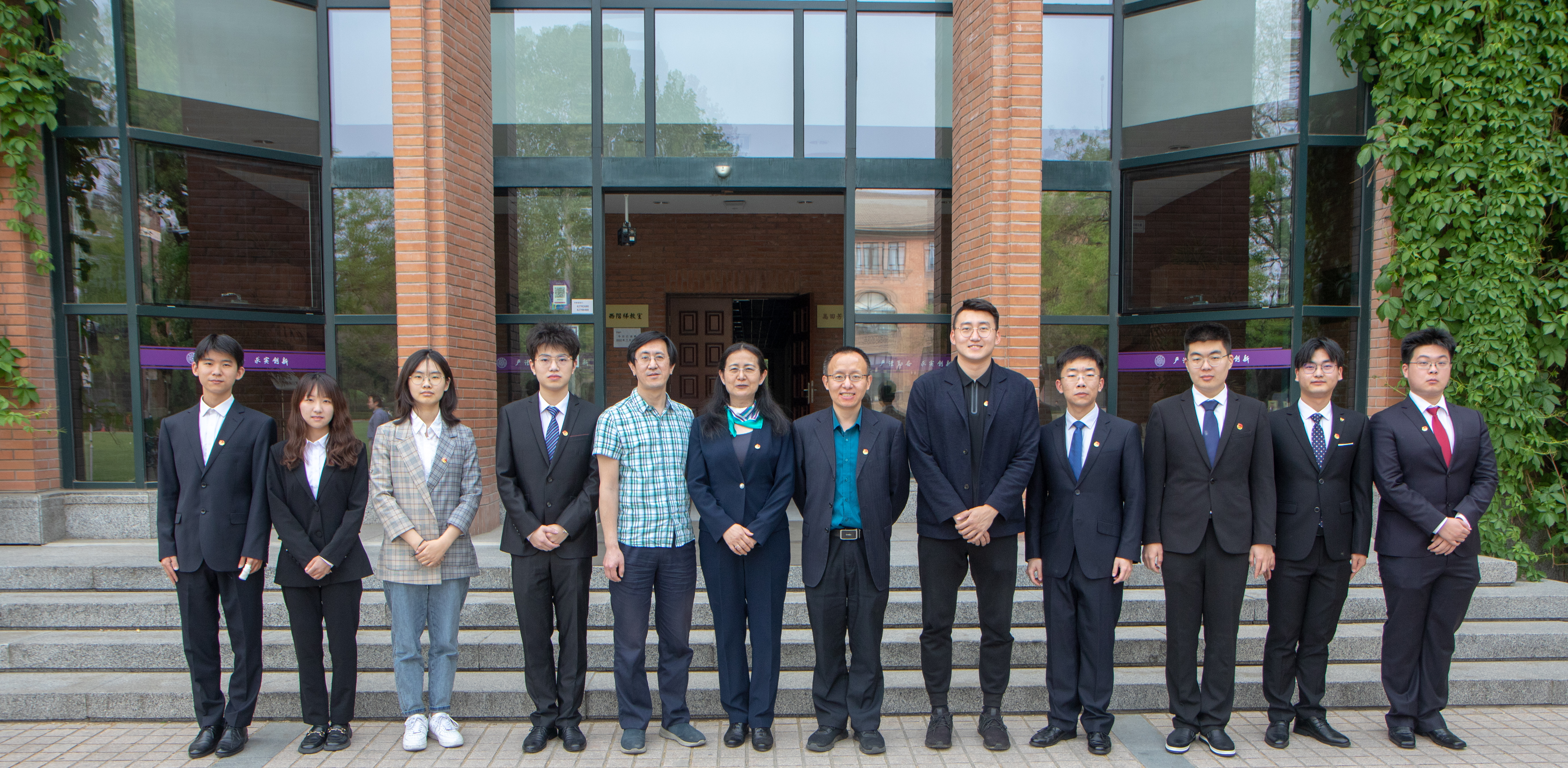 20220424-共青团清华大学致理书院第一次代表大会召开-书院管理中心-第一届委员会委员合影.jpg