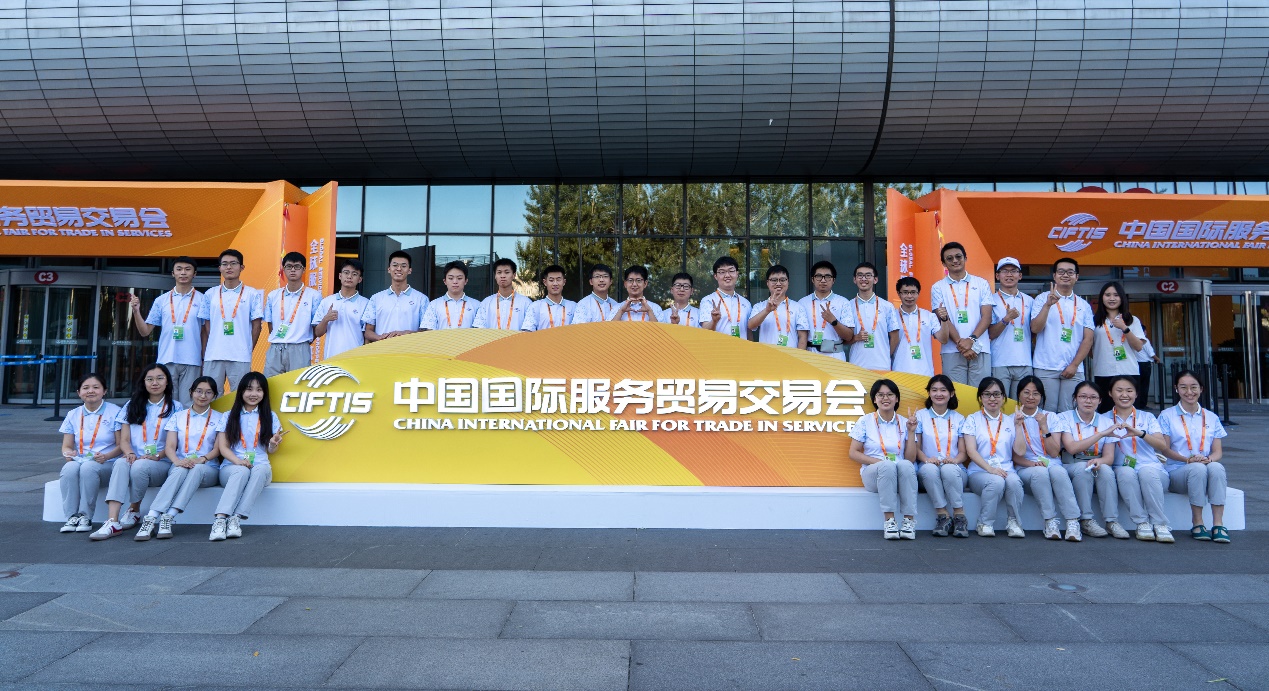 35名紫荆志愿者参与2022年服贸会志愿服务工作