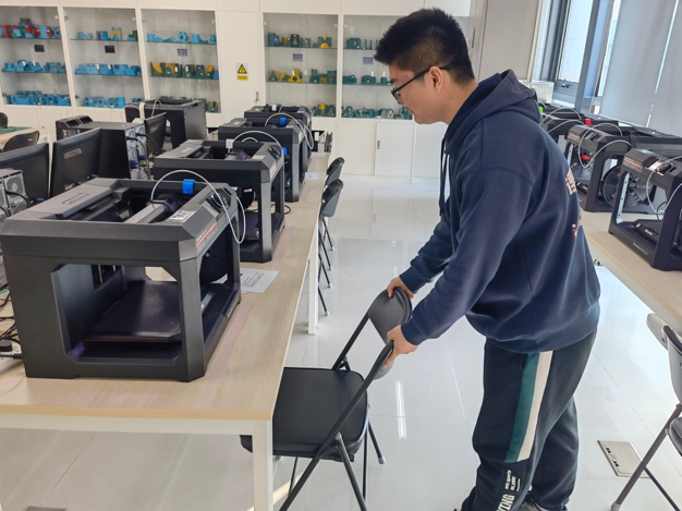 我的工位，我来守护——“爱上实验室”实验室清理日活动顺利开展