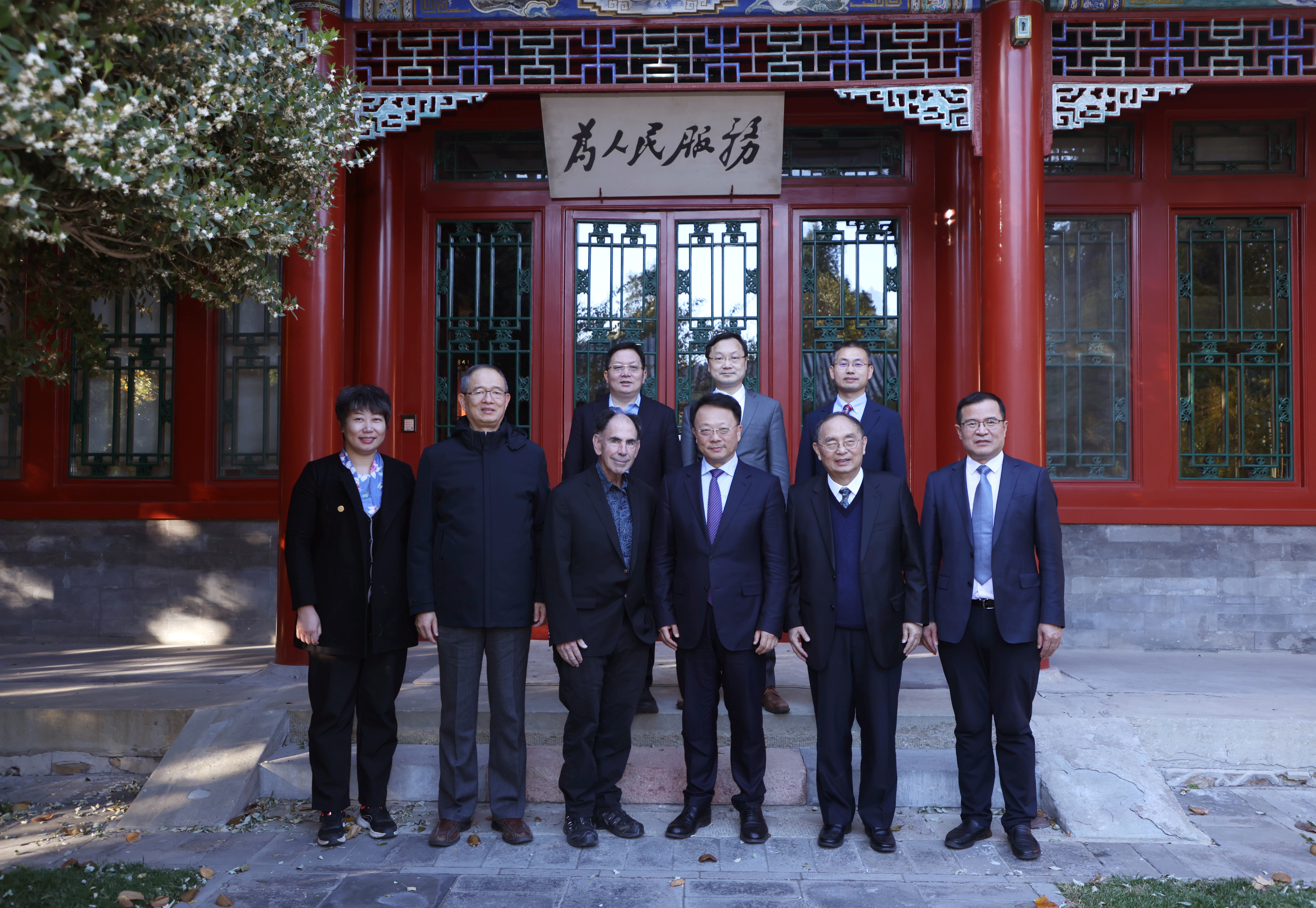 20231110-校长王希勤会见清华大学名誉教授爱德华·克劳利-孙波-与会人员合影.jpg