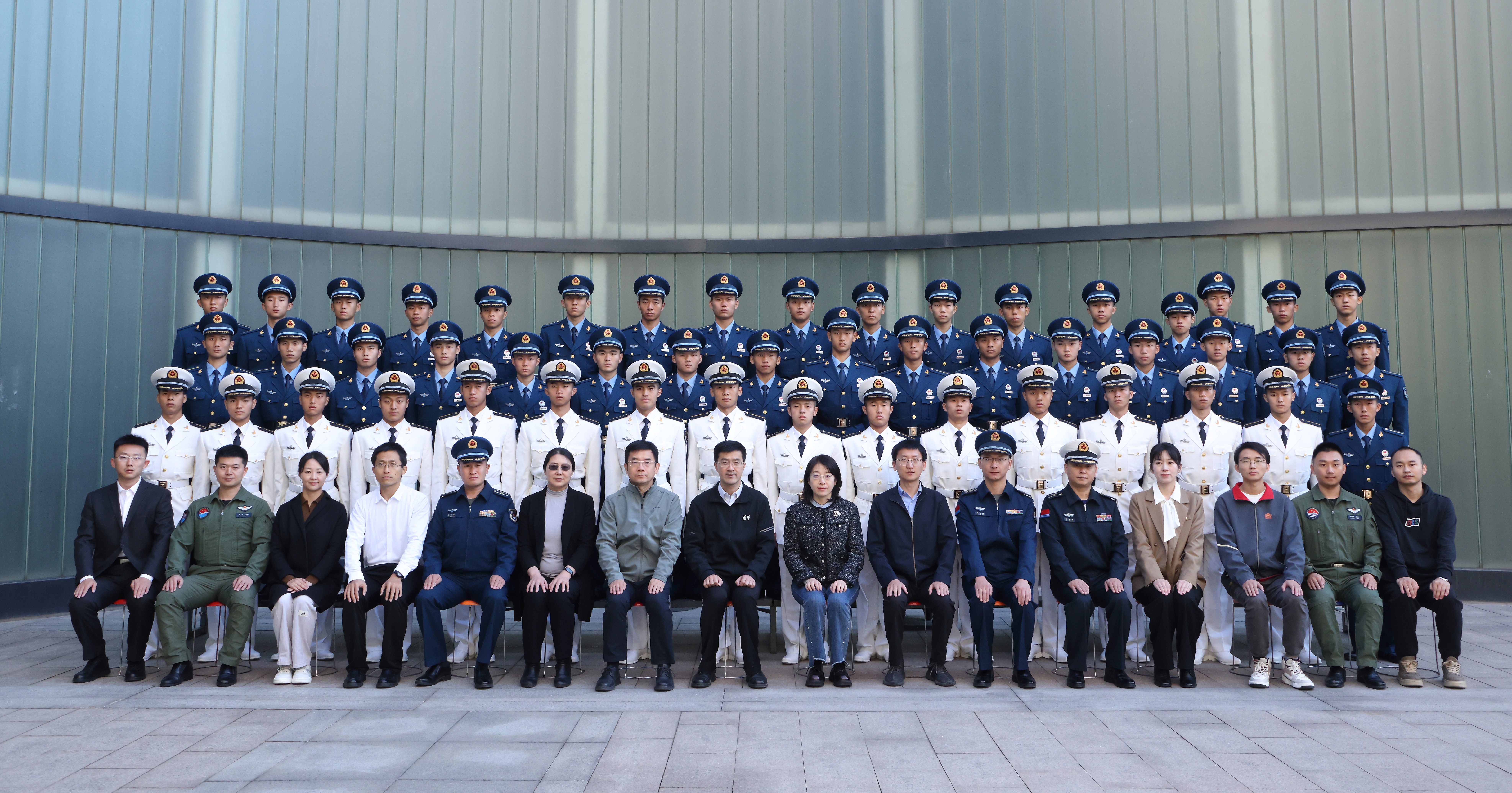 20241019-2024级聚会培养航行学员授衔庆典-赵青松-授衔庆典合影.jpg
