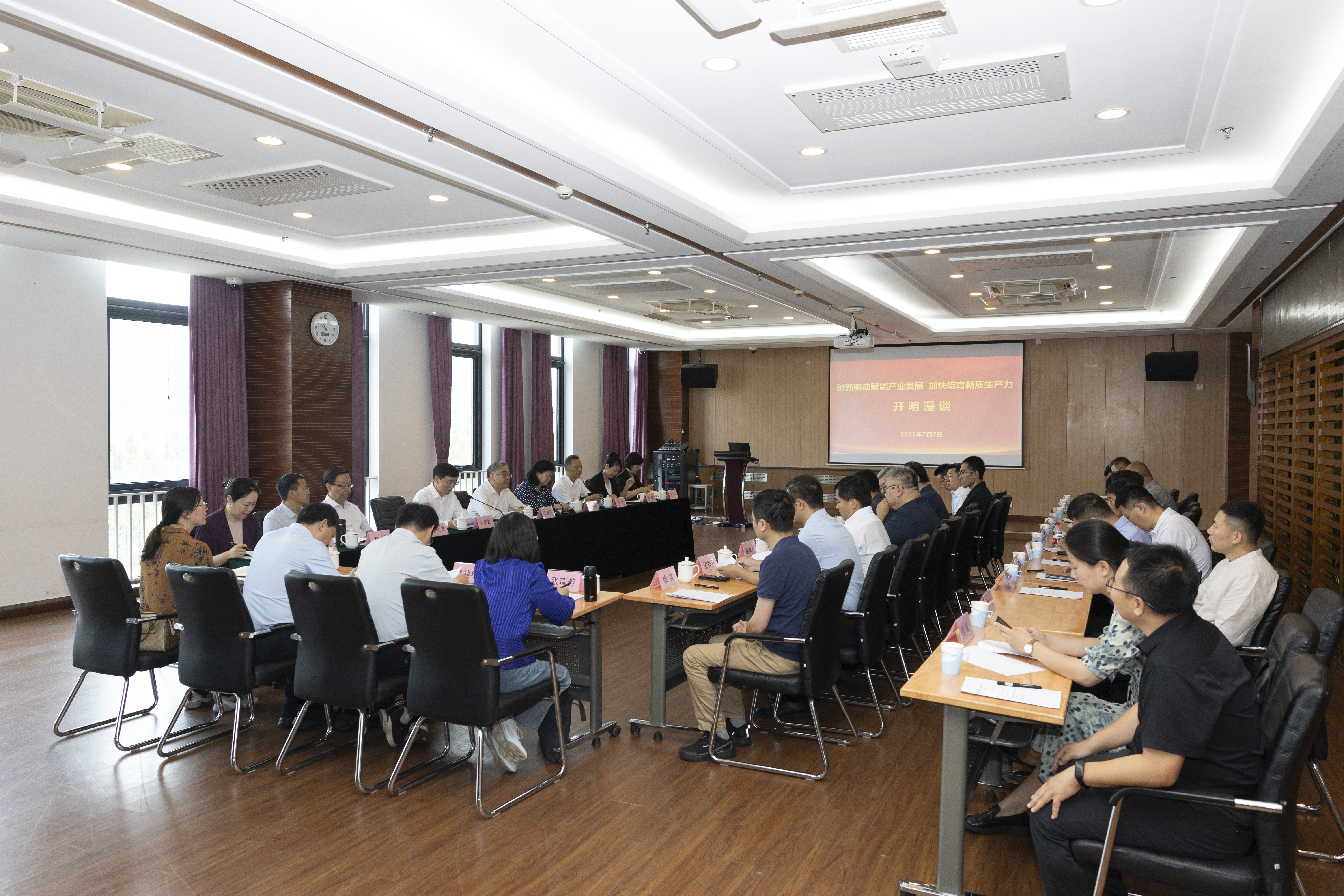 20250707-朱永新赴清华大学调研座谈-李派-座谈.JPG