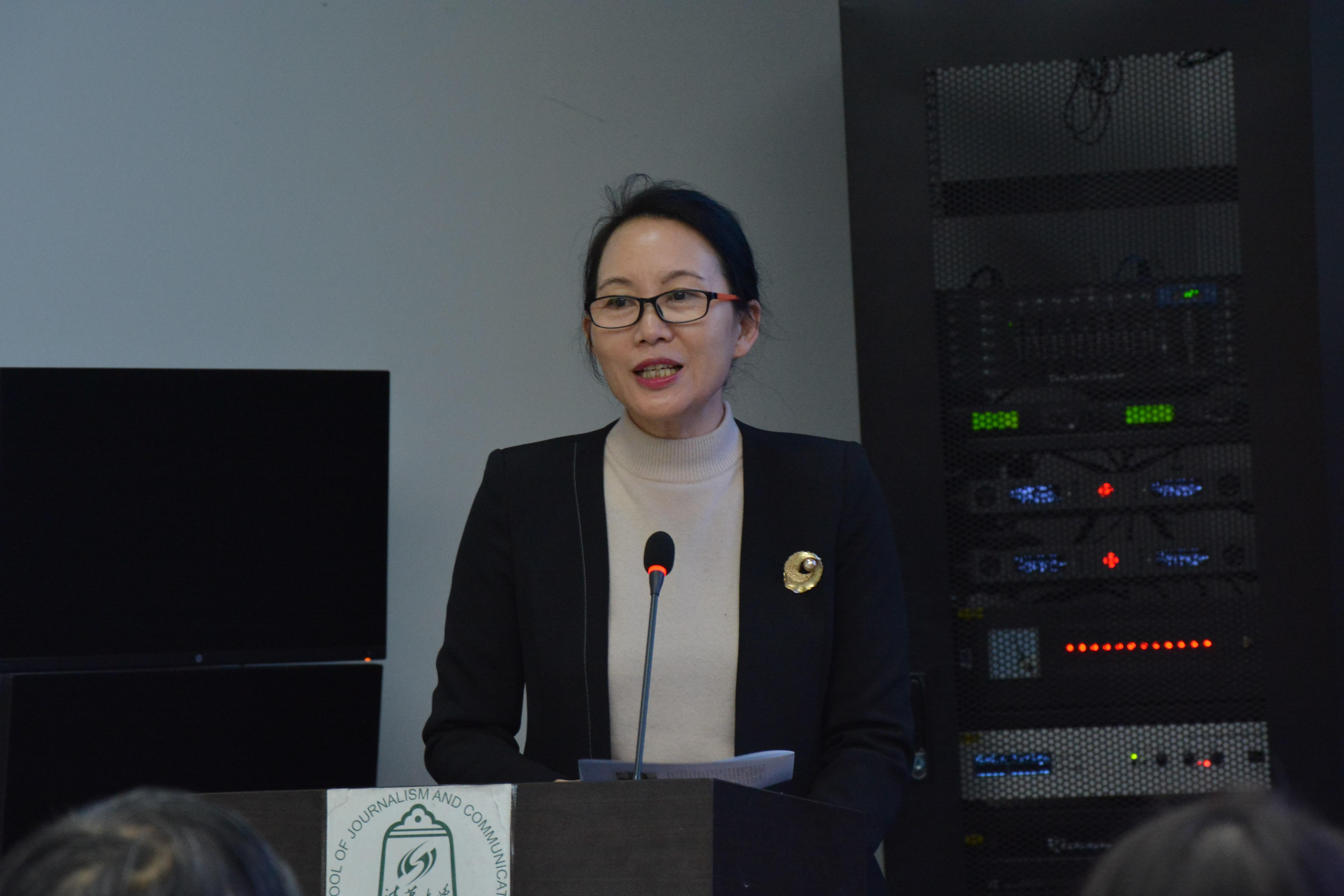 20211210-智能传播全球论坛-新闻学院-陈昌凤介绍会议背景和与会嘉宾.jpg