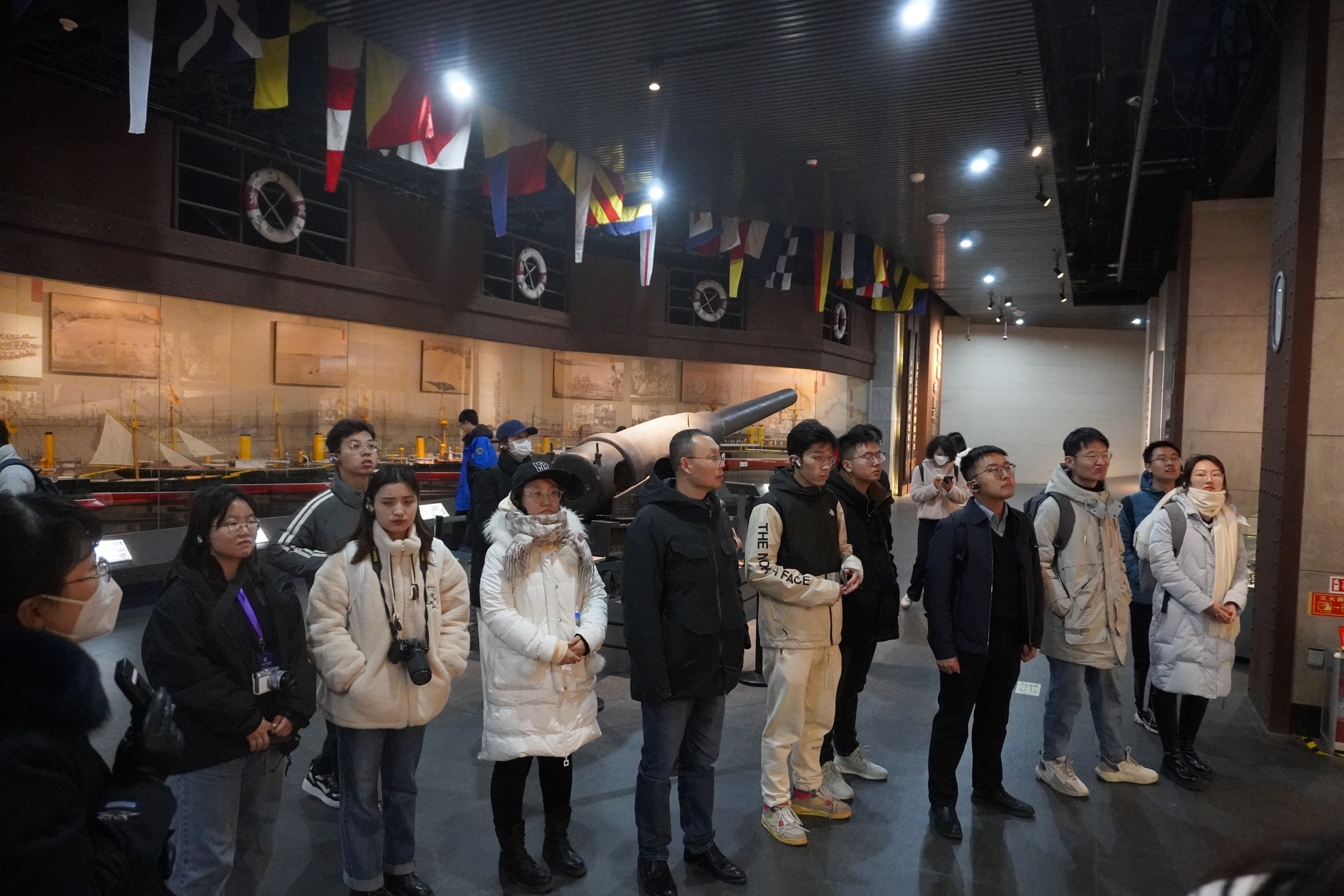 20231206-国家卓越工程师学院联合开展“卓越·启航”赴山东荣成联学共建活动-安云龙-师生参访甲午战争陈列馆.JPG