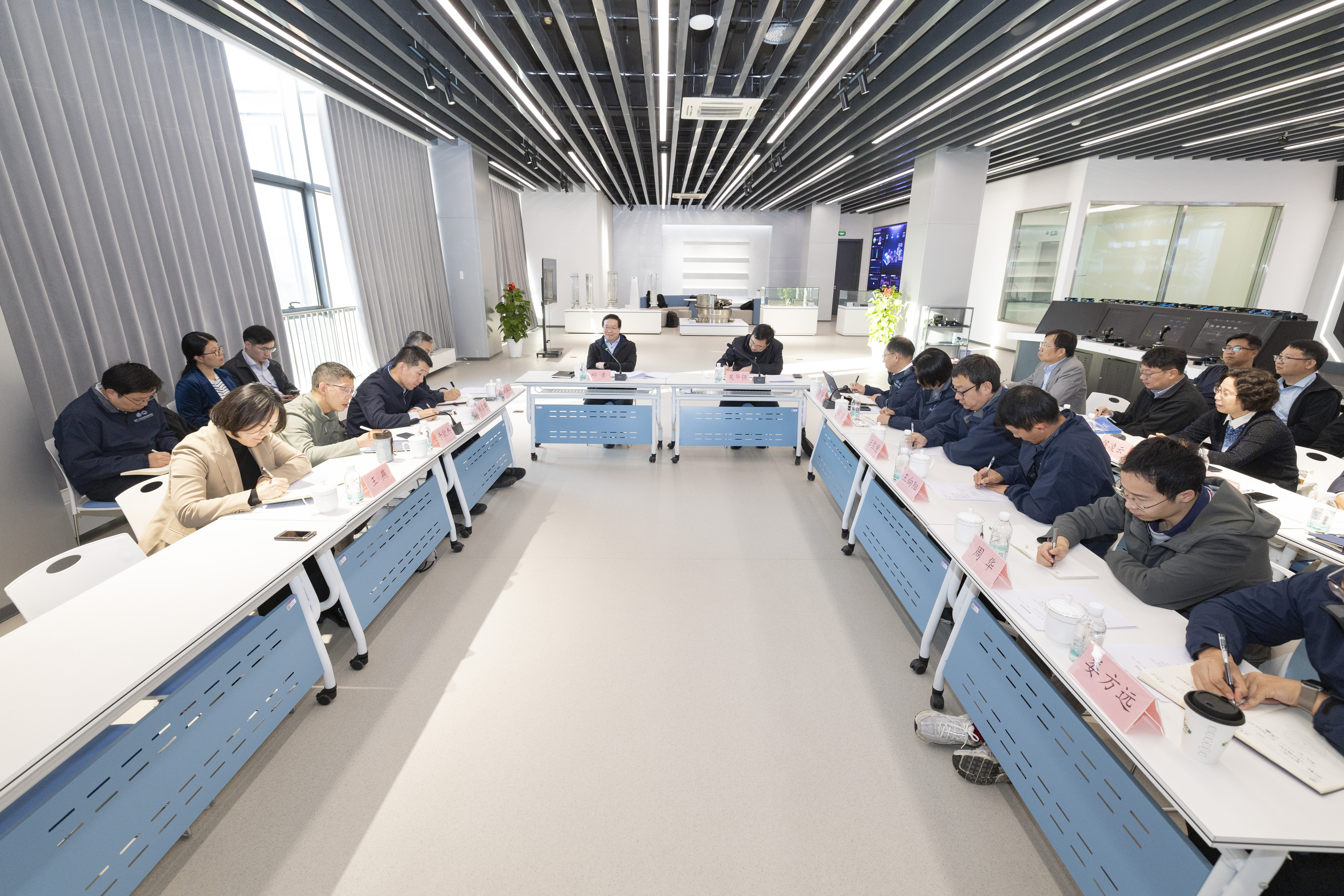 20261021-邱老师调研航发院-李派摄-调研座谈现场.JPG