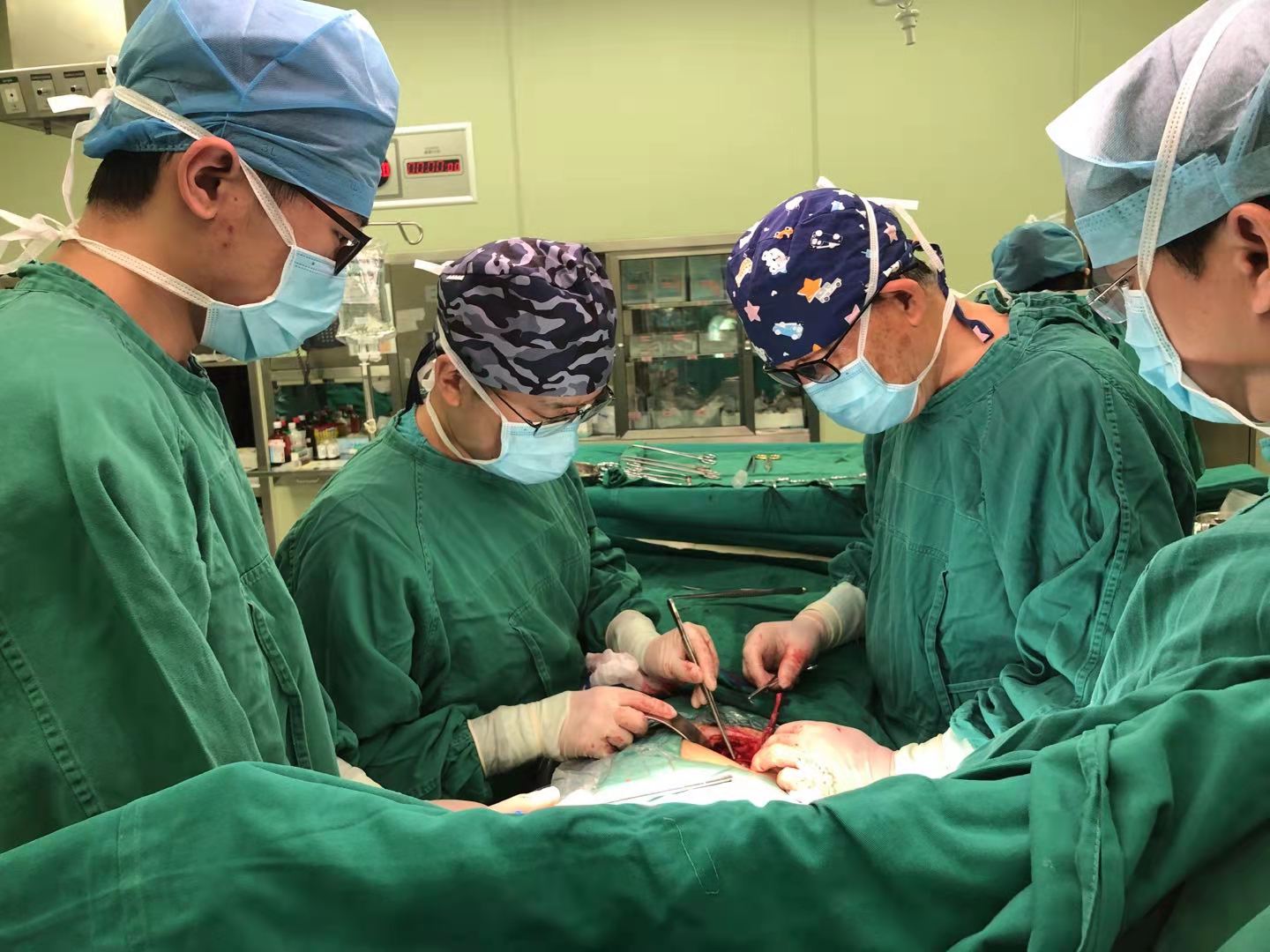 20210913-医院供图-张博伦-肾移植手术中.jpg