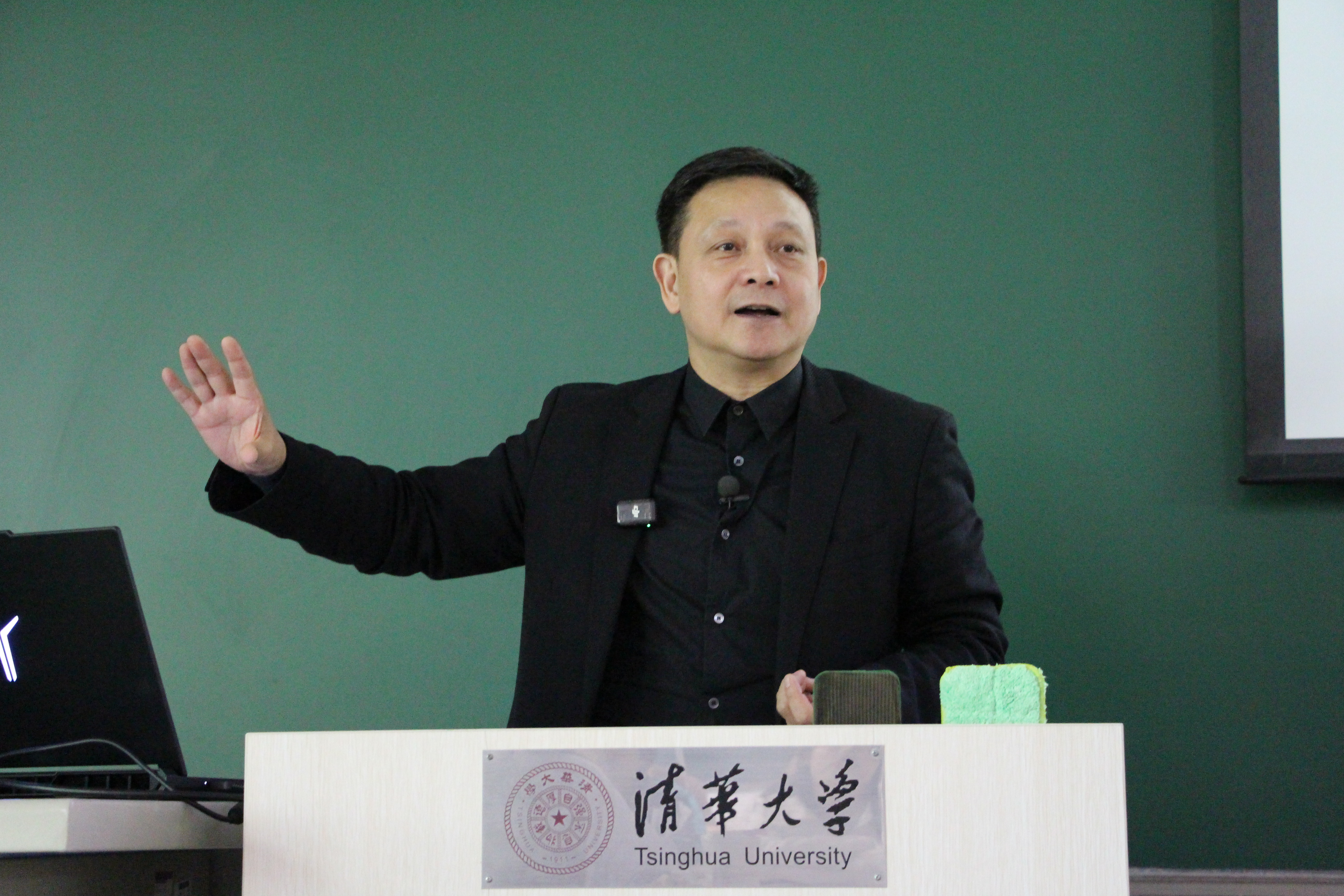 20260420-昆曲表演艺术家柯军做客清华大学新人文讲座  讲述“汤莎会”的昆曲心路与跨文化探索-郑怡宁-主讲人柯军.jpg
