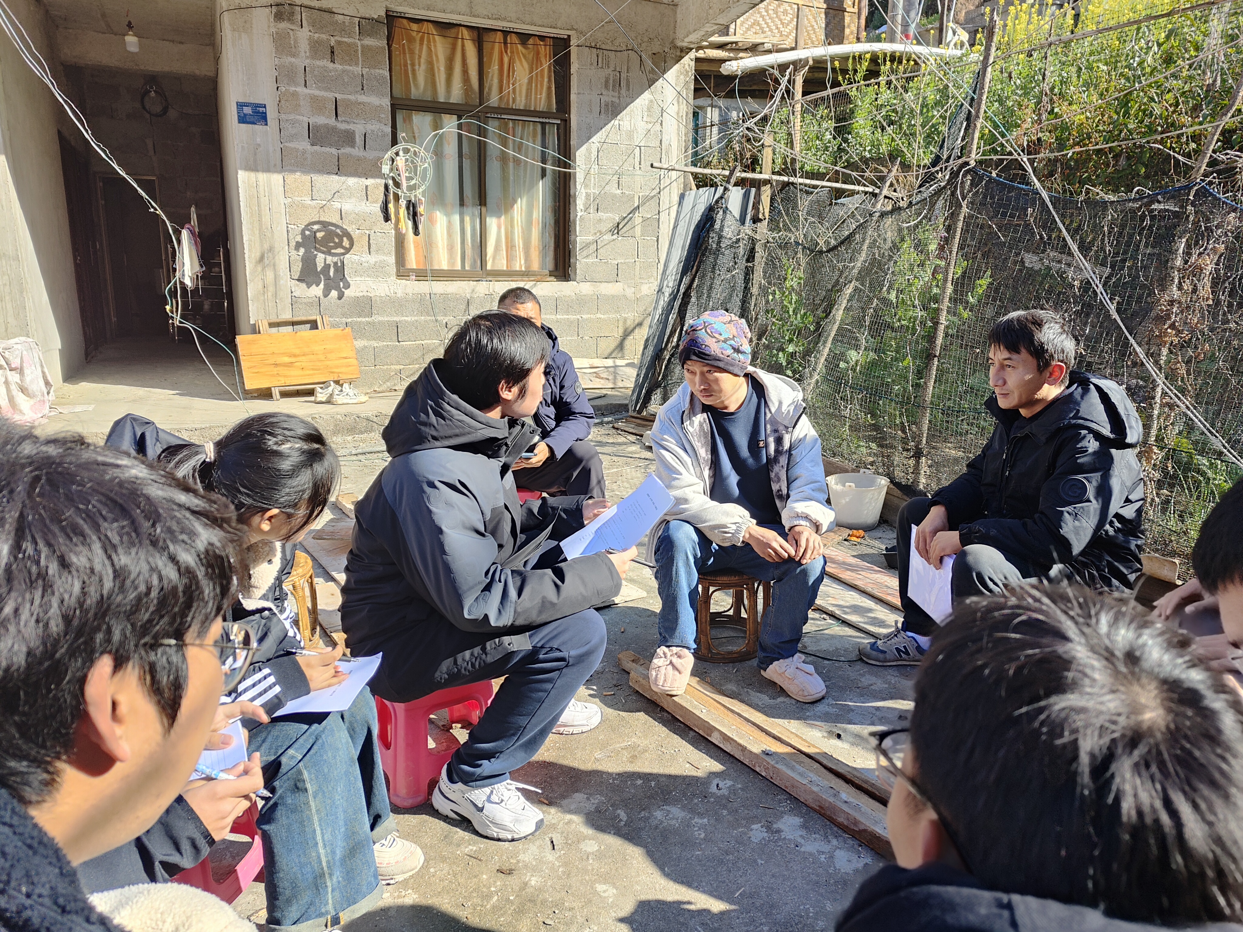 20240100-这个寒假,清华学子再出发-支队成员进入制茶农户座谈-支队供稿.jpg