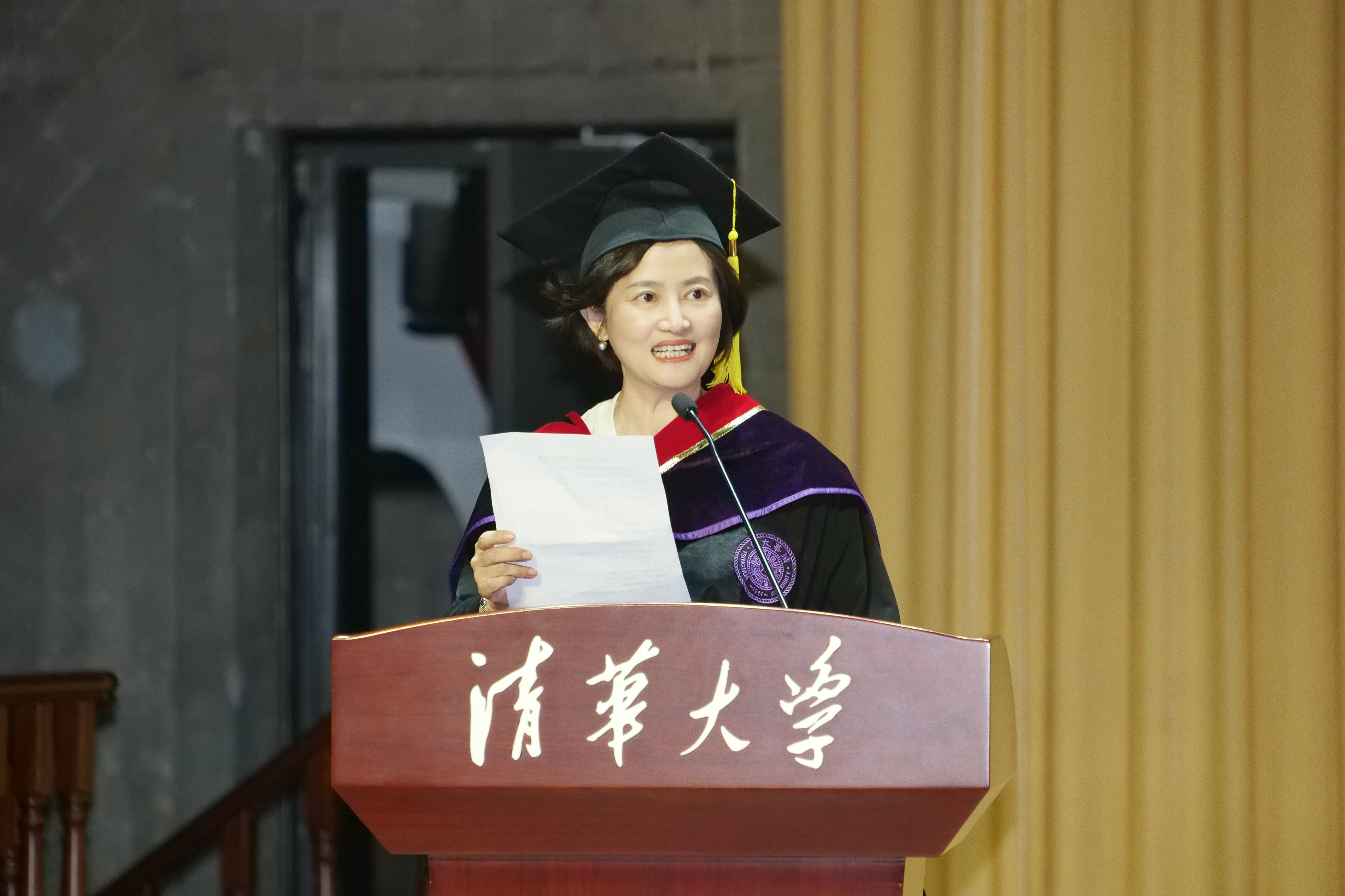 20240630-清华大学新闻与传播学院2024年毕业典礼成功举行-新闻学院-杭敏宣布毕业生名单.JPG
