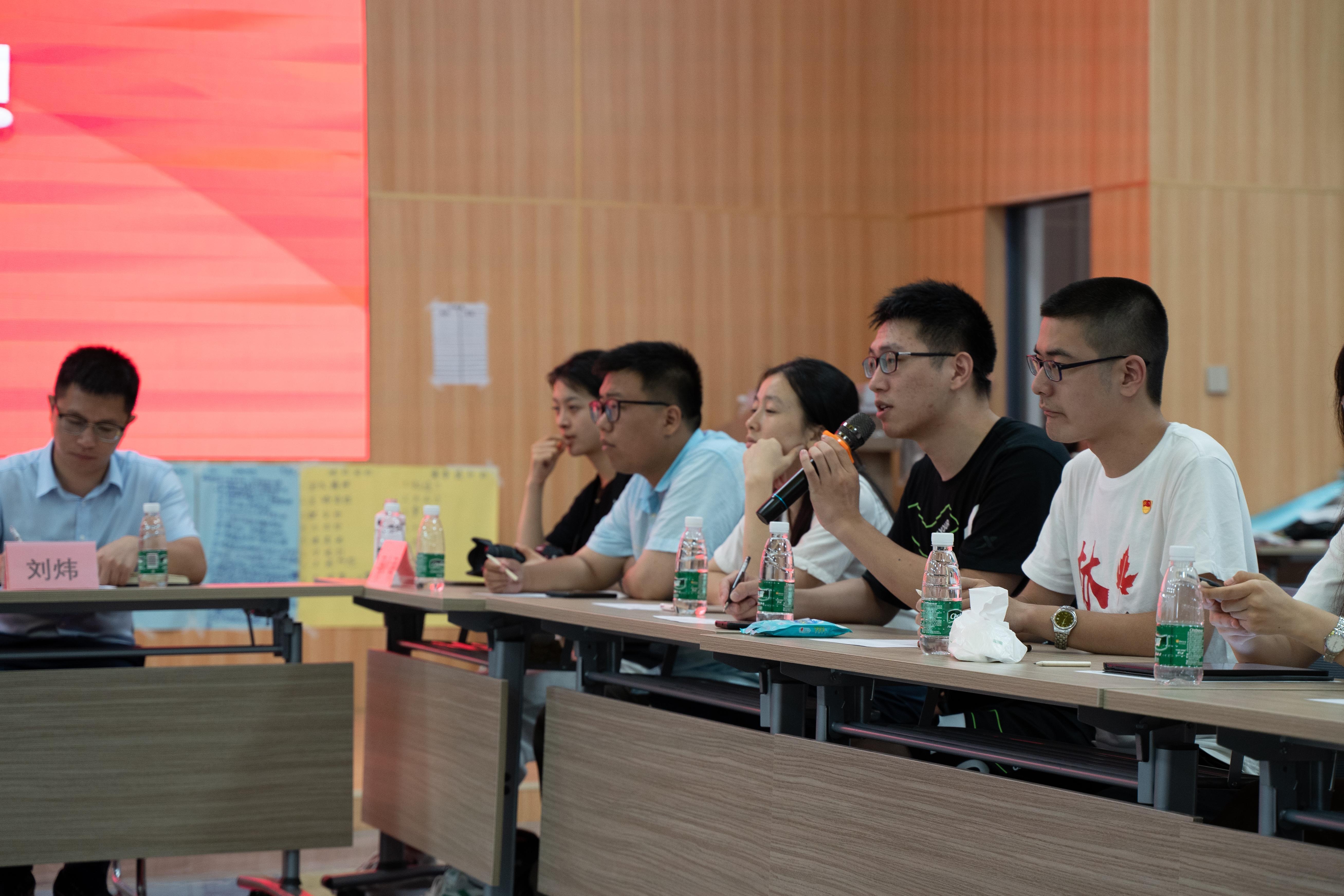 20220808-0814-清华大学“林枫计划”师生赴江西赣县区调研实践-桂雨谦摄-支队师生与五云镇“紫薇小镇”基层一线干部座谈.jpg
