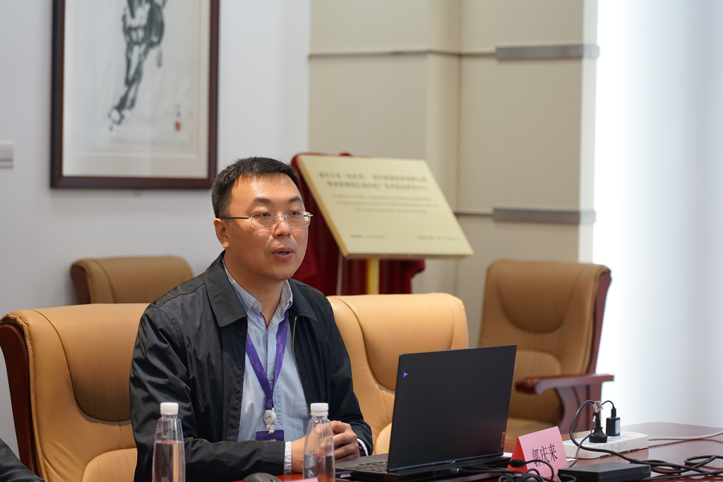20220425-清华大学(电机系)-港华能源投资有限公司零碳智慧园区虚拟电厂技术联合研究中心揭牌-无-郭庆来做汇报.png