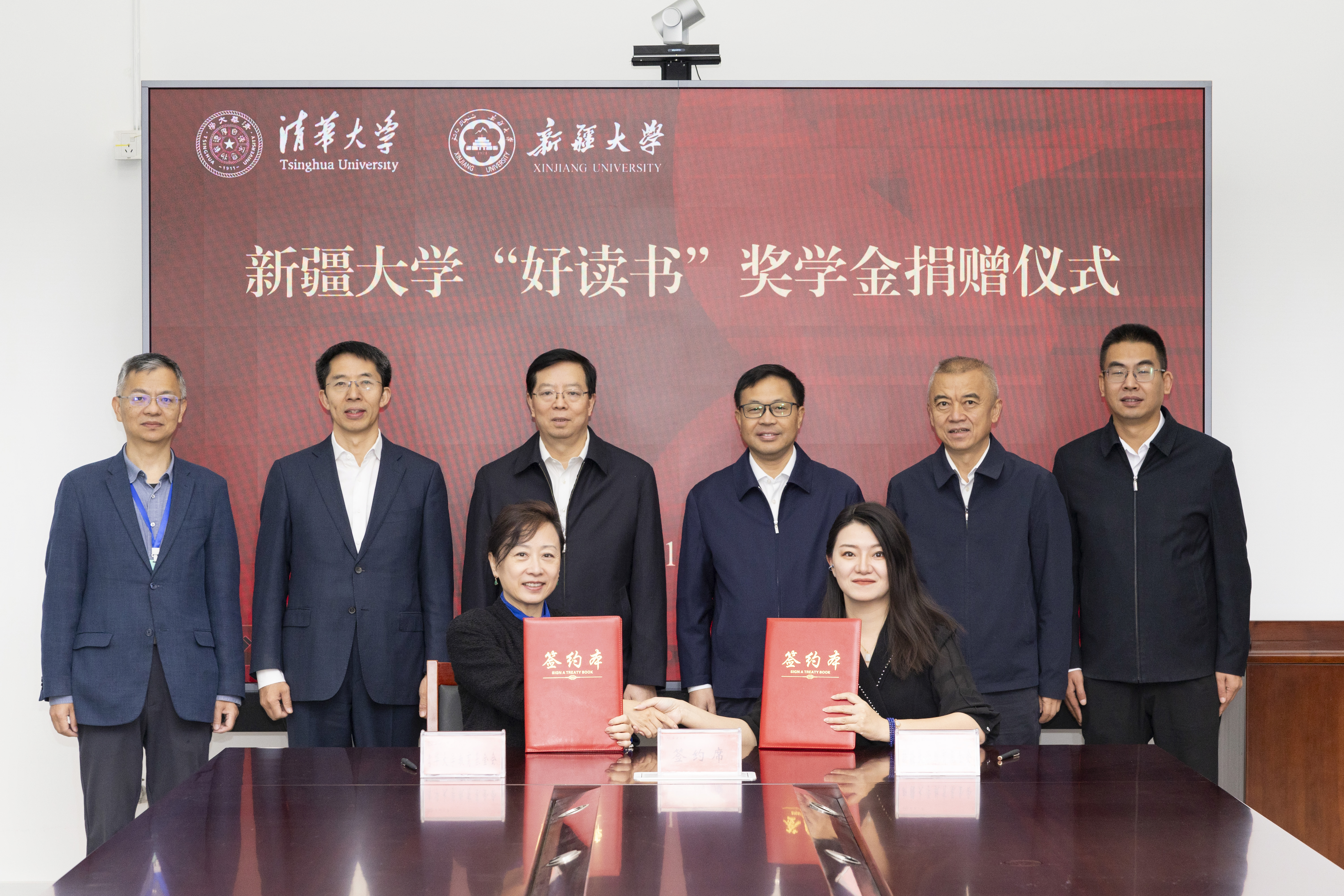 20261011-校党委书记邱勇带队访问西藏、新疆-李派-新疆大学“好读书”奖学金捐赠仪式现场.jpg