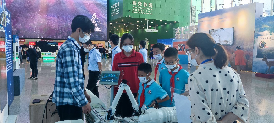 机械系“产品工程化设计实践”课程作品参加2022全国科普日北京主场馆展示
