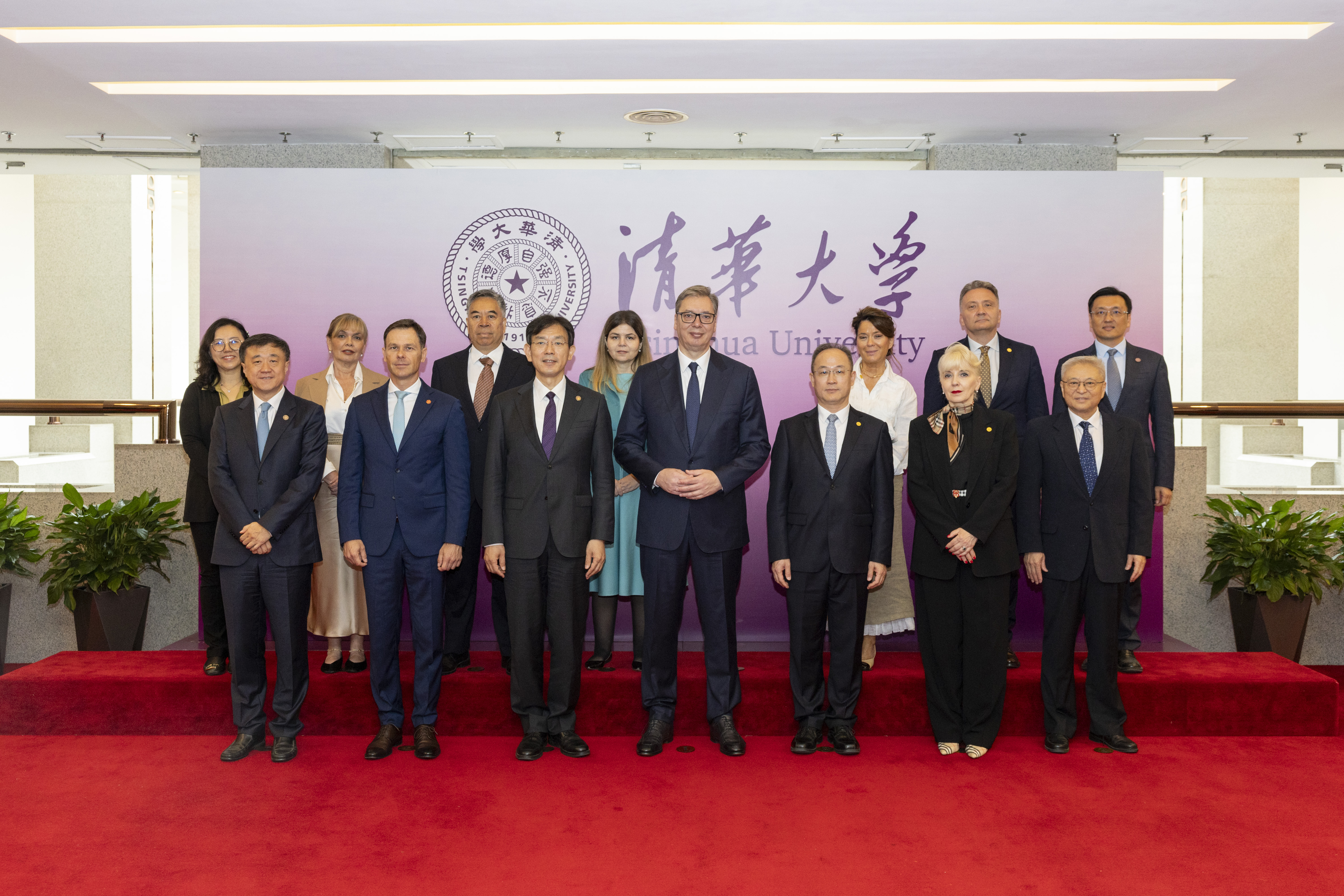 20260526-武契奇访问清华-李派和杨艳宾摄-与会人员合影.JPG
