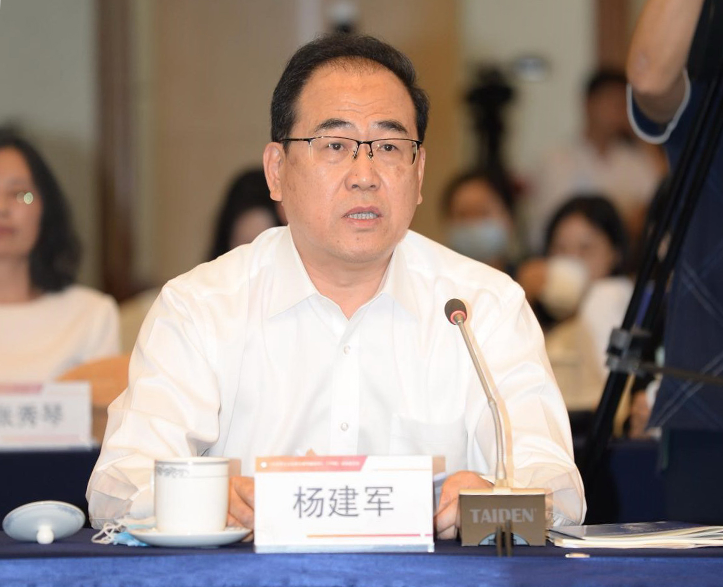 杨建军发言辽宁出版集团党委书记,董事长杨建军代表出版单位汇报了