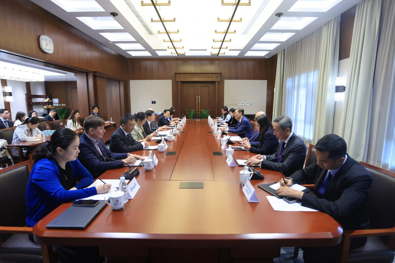 20260920-会见卢胡特·潘查伊坦一行-摄影-1.png