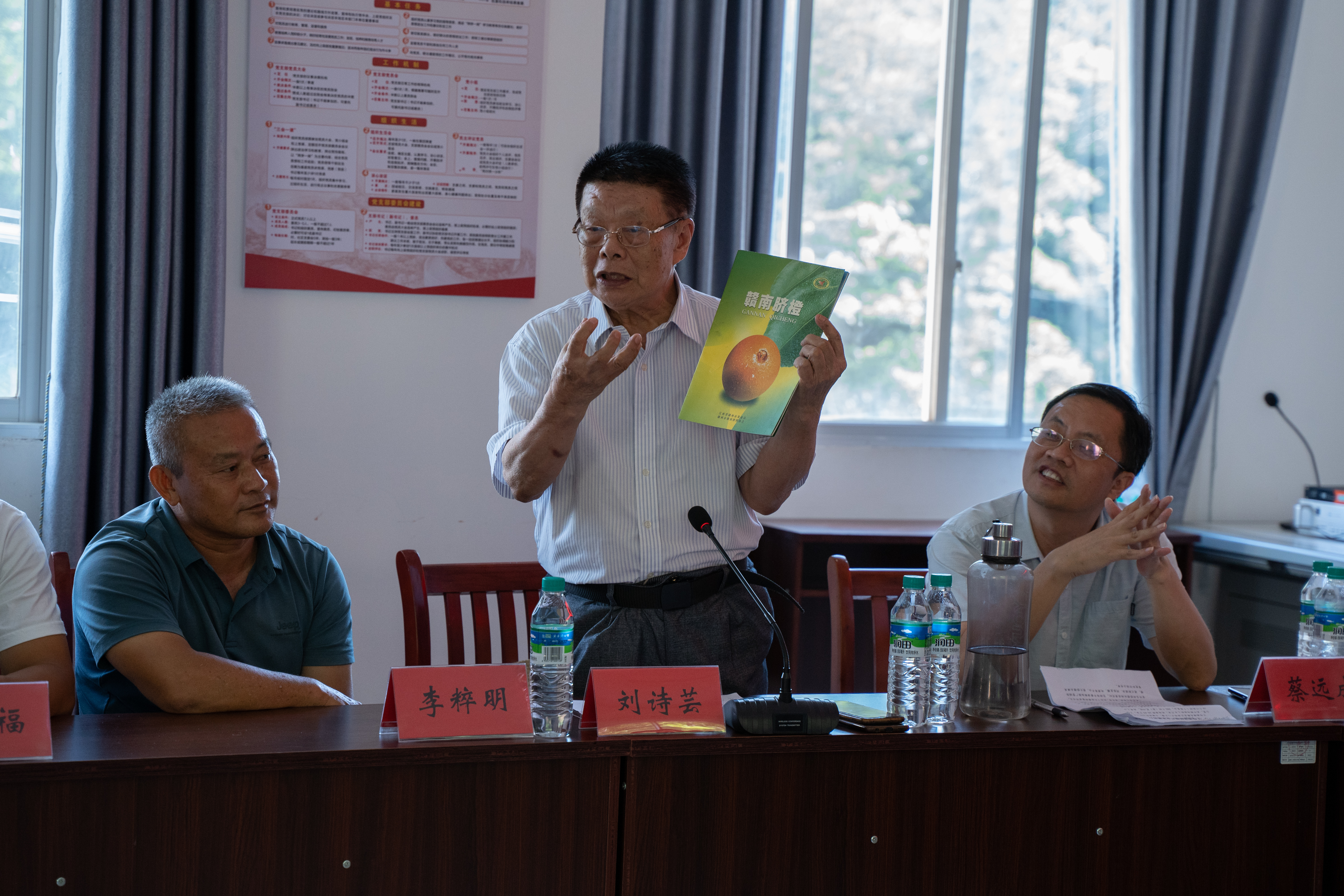 20220808-0814-清华大学“林枫计划”师生赴江西赣县区调研实践-桂雨谦摄-支队师生与王母渡镇离休干部与基层一线干部座谈.jpg