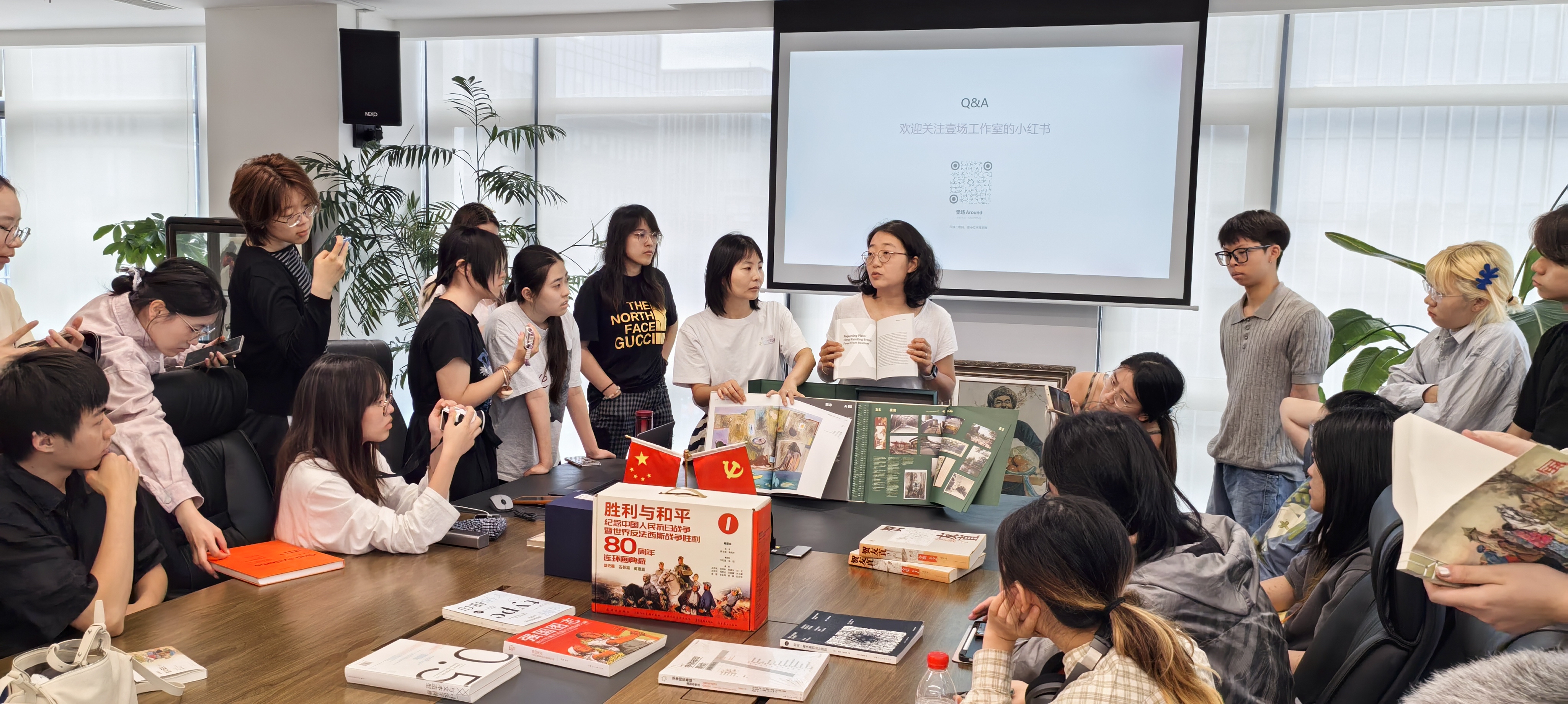 20260920-深改之协同制-院系提供-班主任带领班级同学与人民美术出版社交流出版流程和书籍设计.jpg