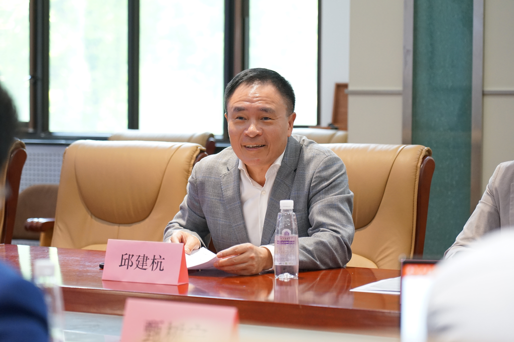 20220425-清华大学(电机系)-港华能源投资有限公司零碳智慧园区虚拟电厂技术联合研究中心揭牌-无-邱建杭讲话.png