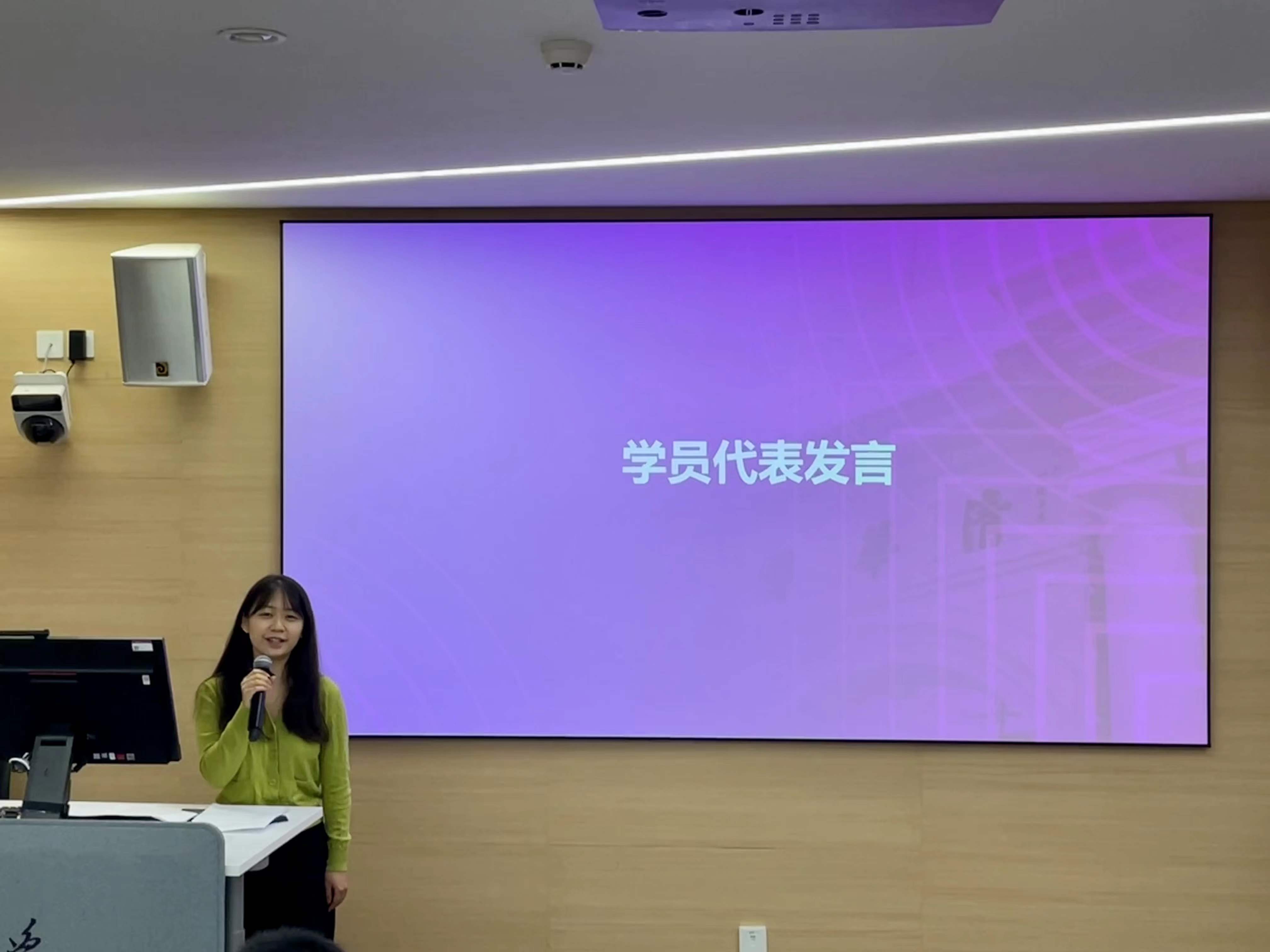 20221008-清华大学第四期“青年汇智团”启动仪式暨选题报告会-龙健宁-王佳静发言.jpg