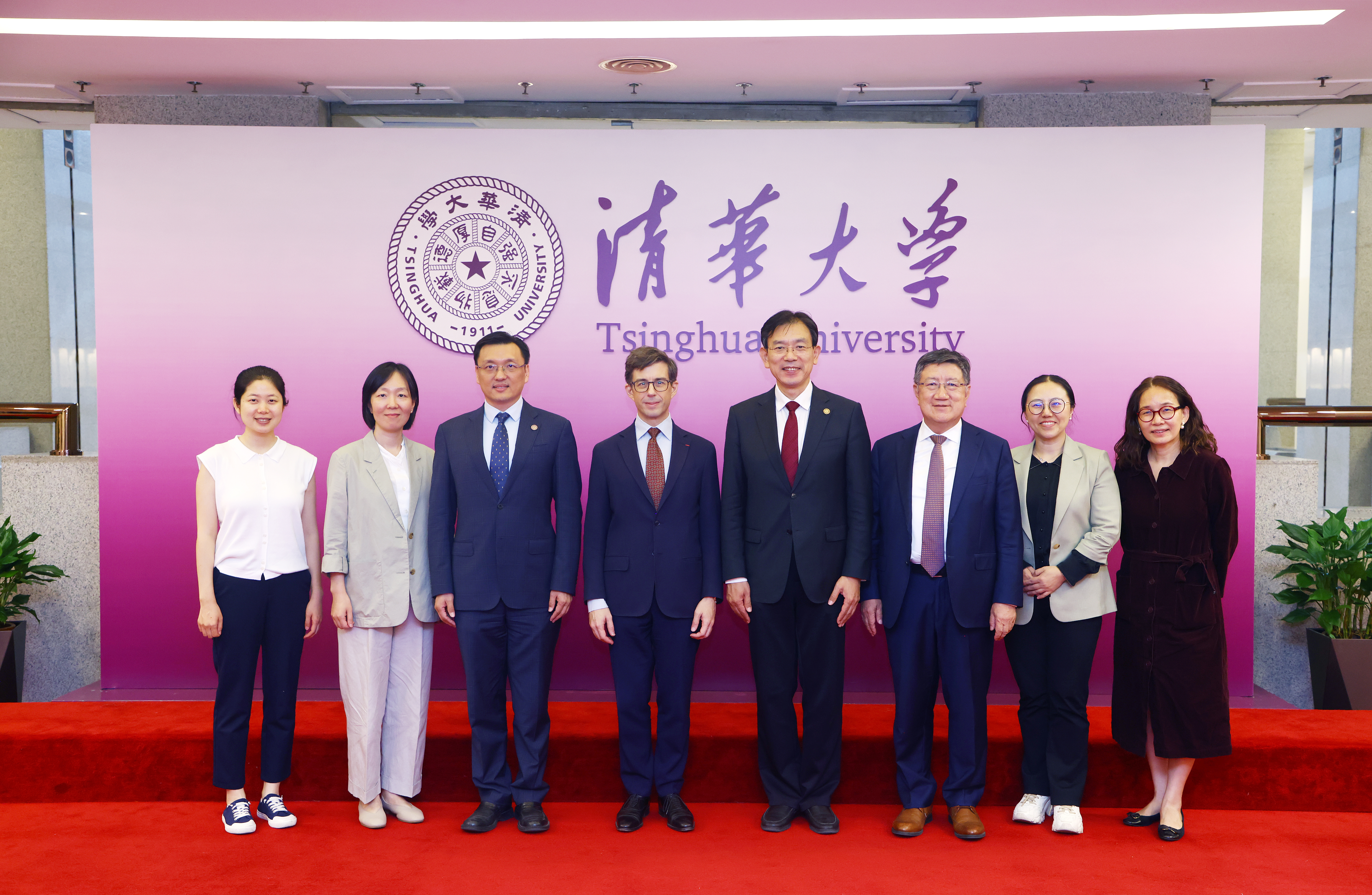 20261010-校长李路明会见巴黎政治大学校长路易斯·瓦熙-赵青松-合影.JPG