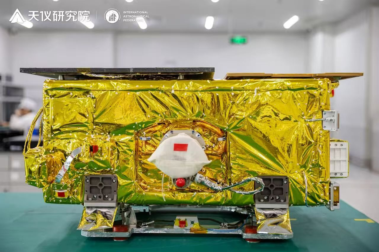 20250906-清华大学新一代“天格计划”首个纳卫星康普顿望远镜成功发射-未知-搭载MASS-Cube载荷的天仪TY170卫星整星.png