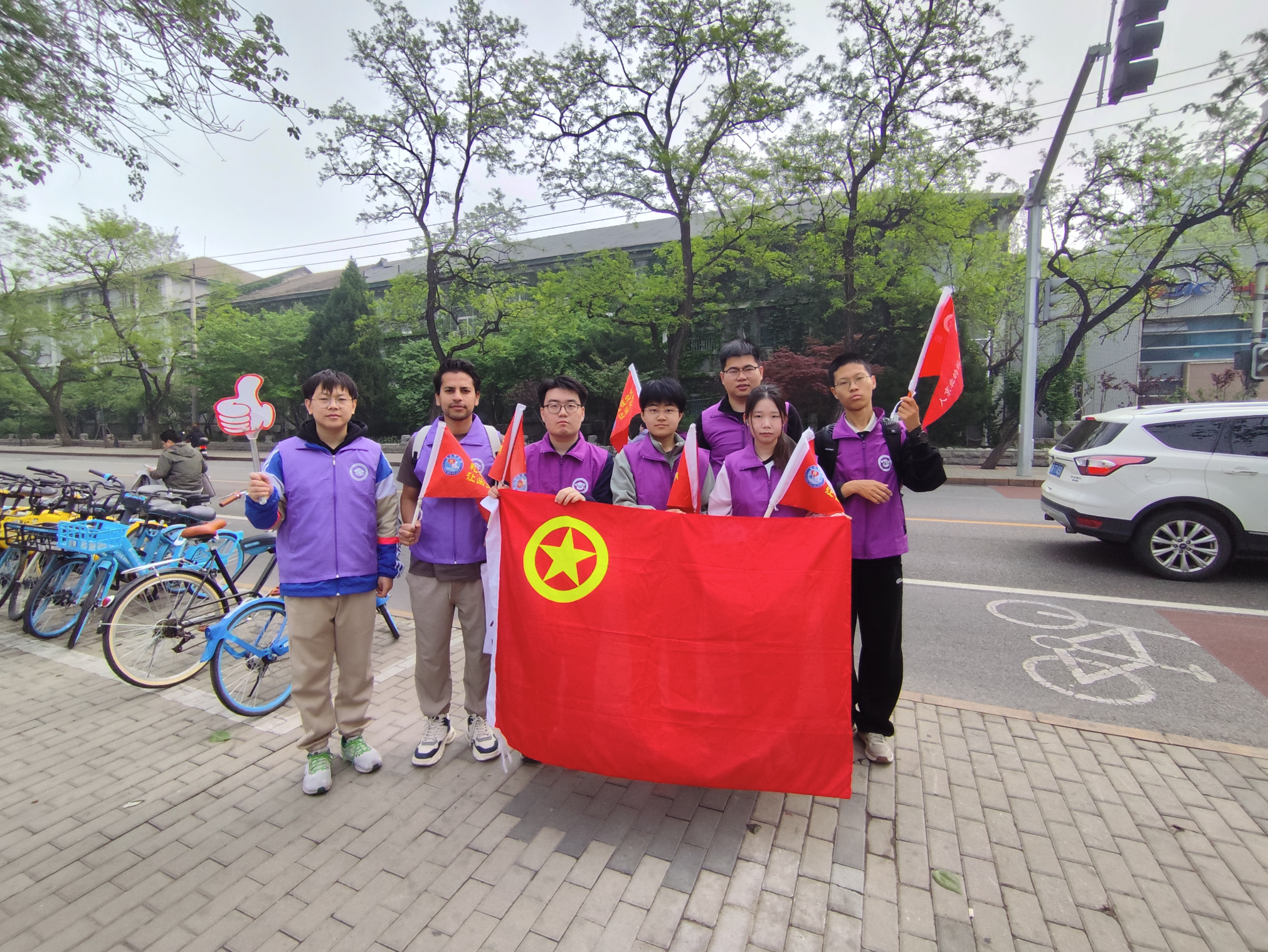 20260418-文明同行志愿同心 青春赋能社区共建-志愿服务部-志愿者开展永定路街道“学雷锋” 交通文明志愿服务活动2.png