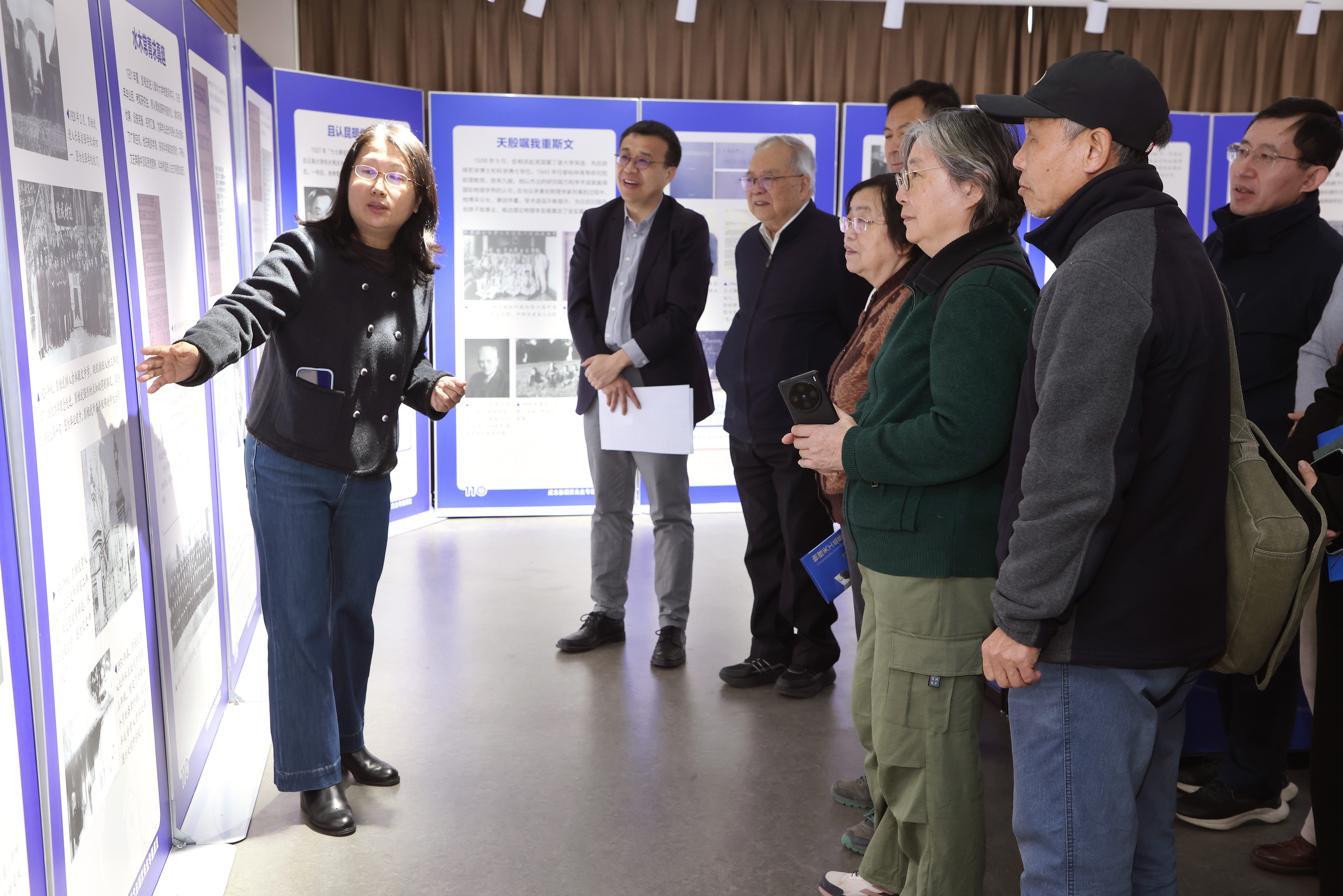 20251126-彭桓武诞辰110周年专题展开幕-赵青松-参观展览 1.JPG