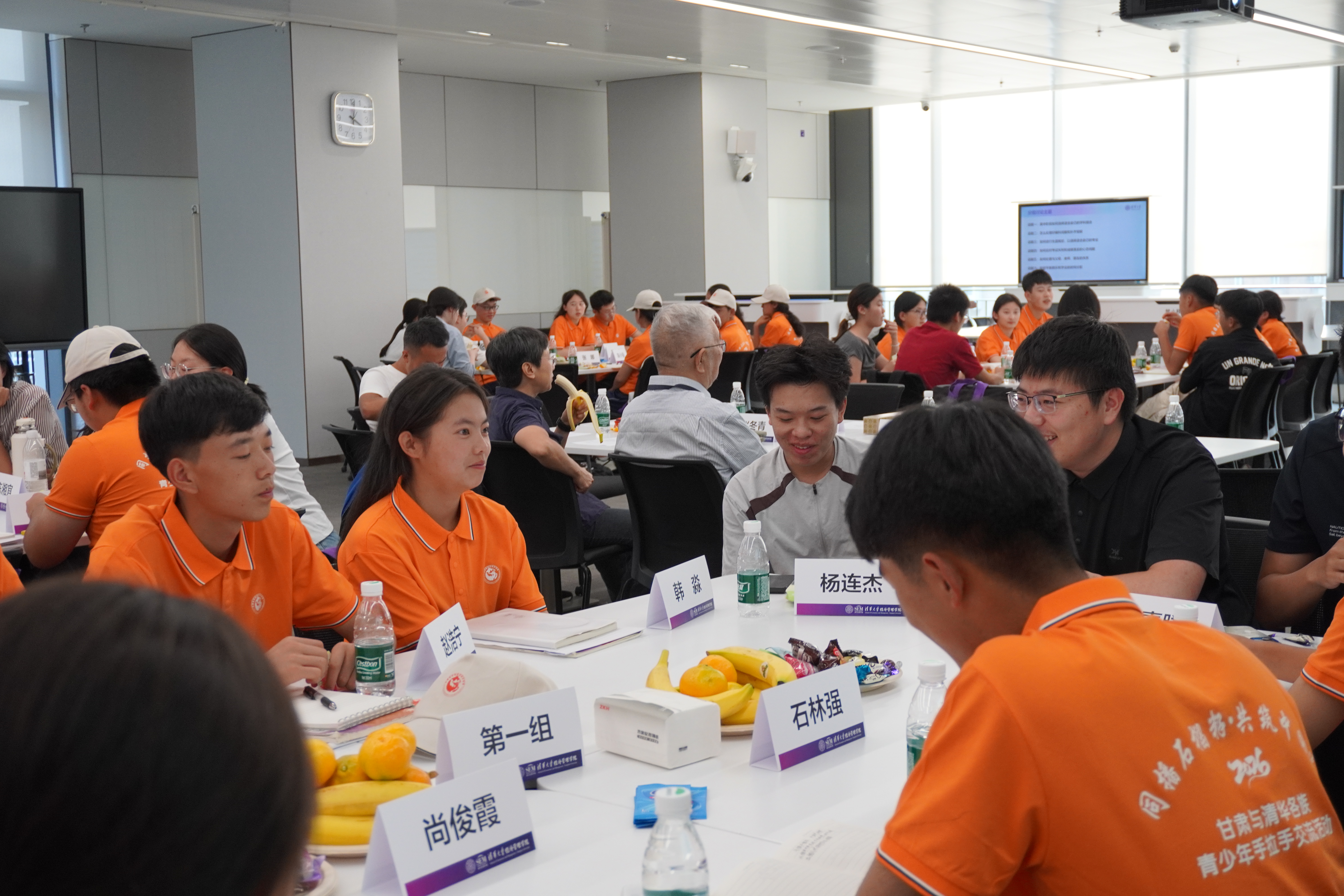 20260924-促进民族团结进步 奋进伟大复兴征程-统战部-在经管学院开展座谈交流.JPG