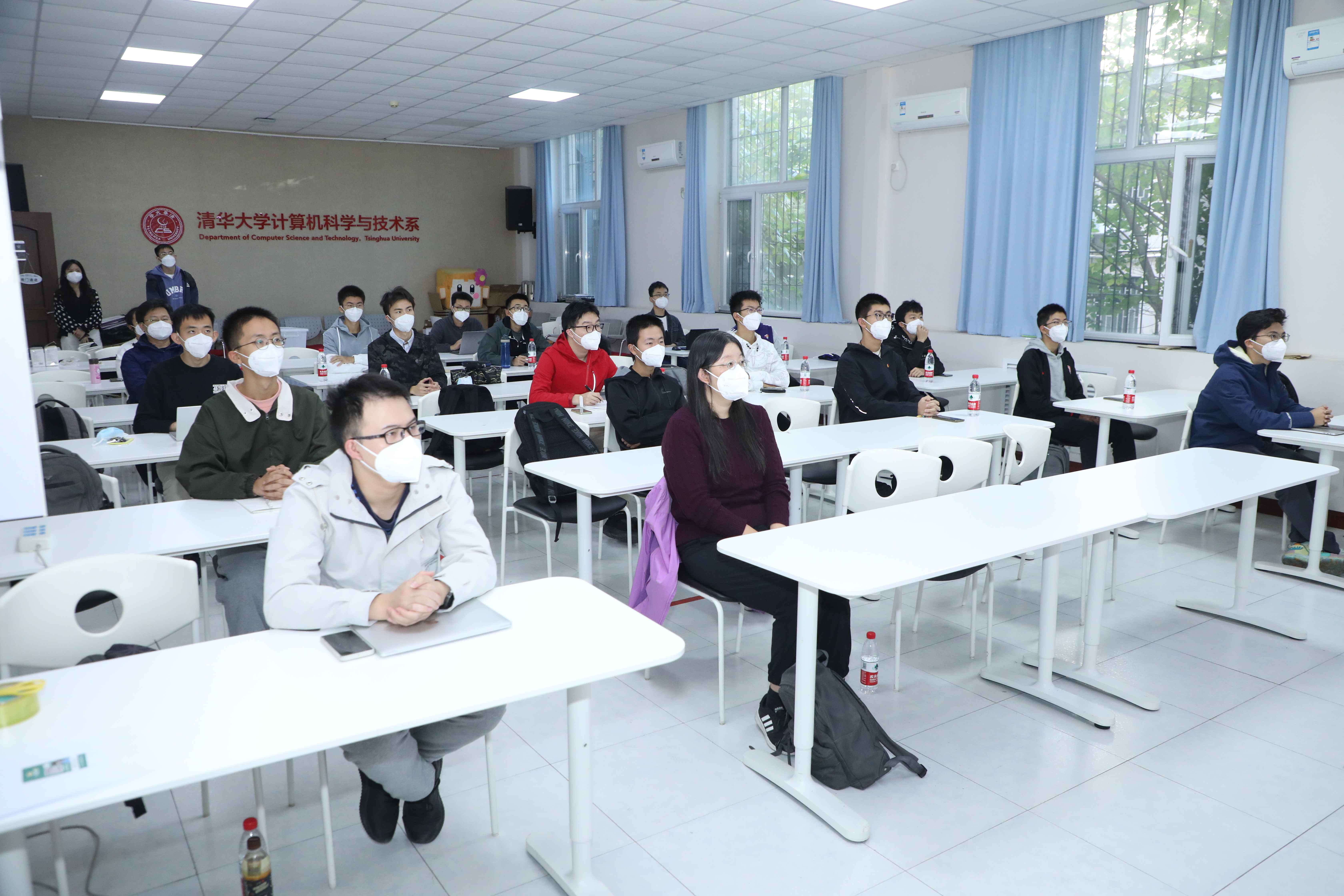 20221018-喜庆二十大,奋进新征程——清华大学本科生党支部热切关注党的二十大开幕会-刘雪天-各院系本科生党支部观看党的二十大开幕会2.JPG