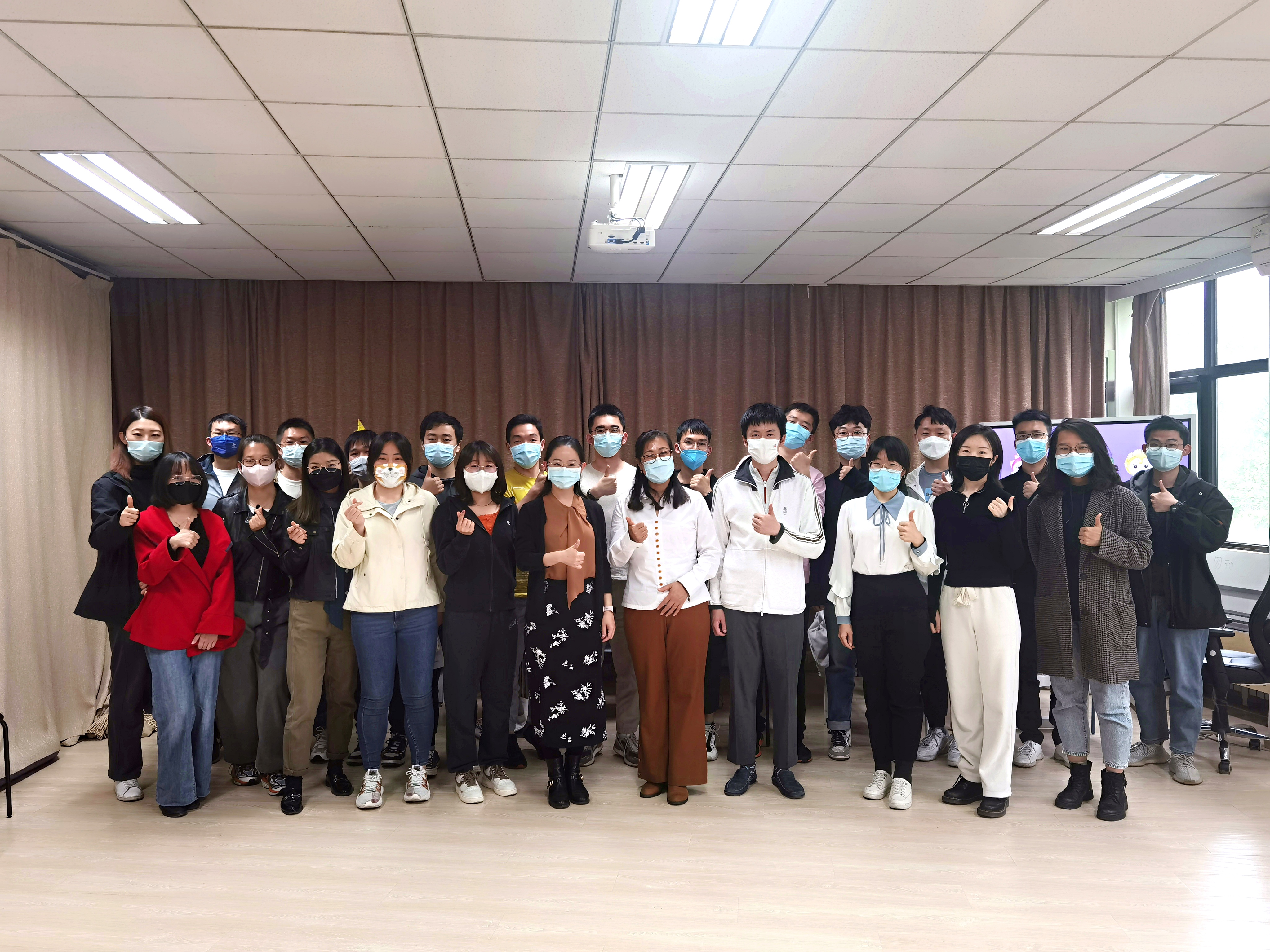 20220427-学生部组织辅导员积极心理团体辅导座谈会-周心怡-参与人员合影.jpg
