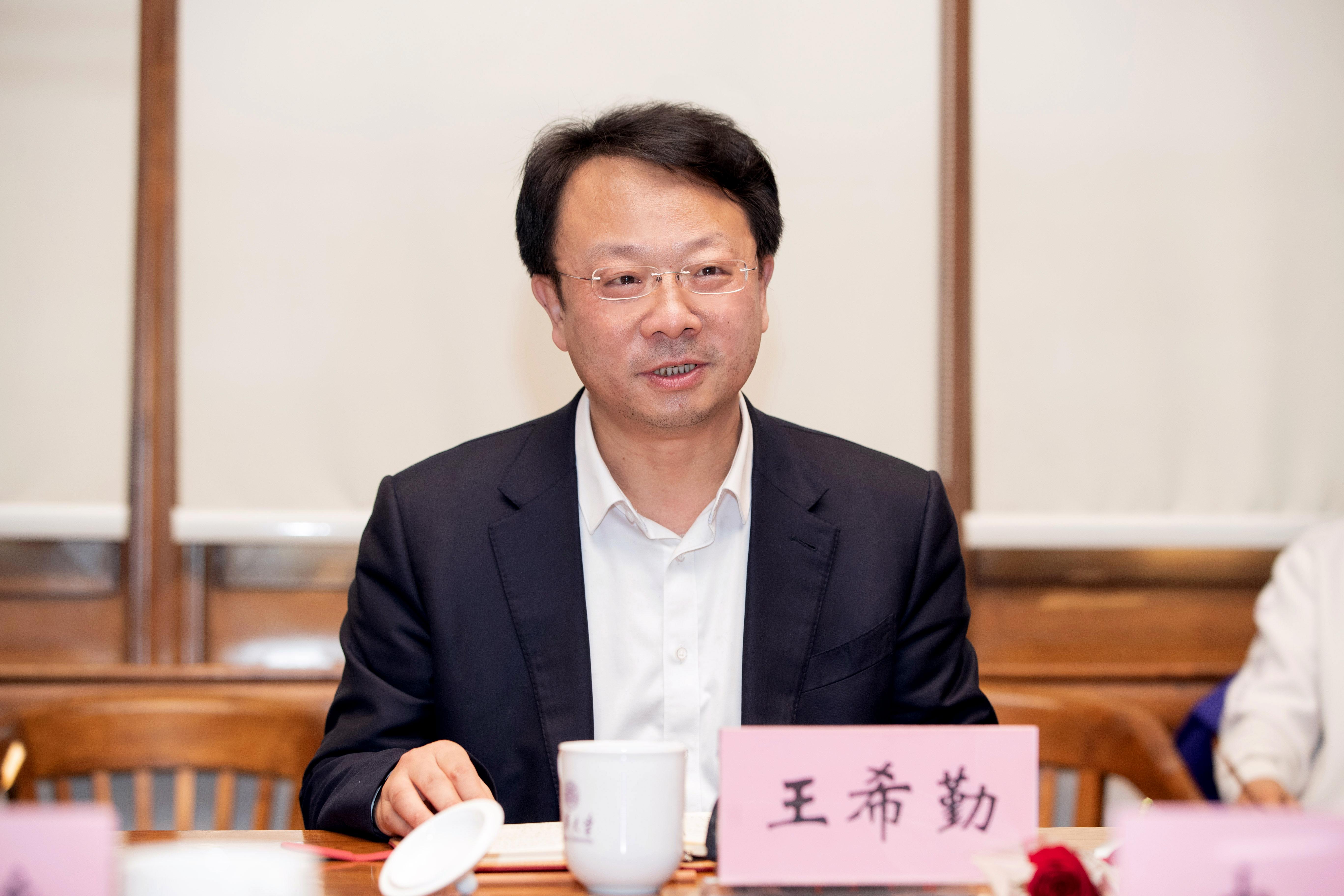 王校长.jpg