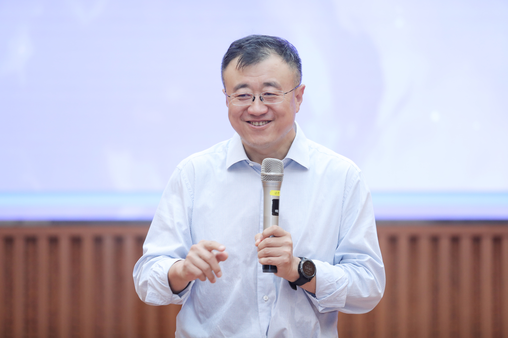 唐仲英基金会2021年首届公益领导力赋能夏令营开营仪式在清华举行