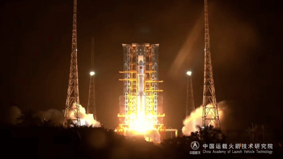 20230512-骄傲见证!清华大学师生现场观礼天舟六号成功发射-中国运载火箭技术研究院供图-天舟六号成功点火发射.png