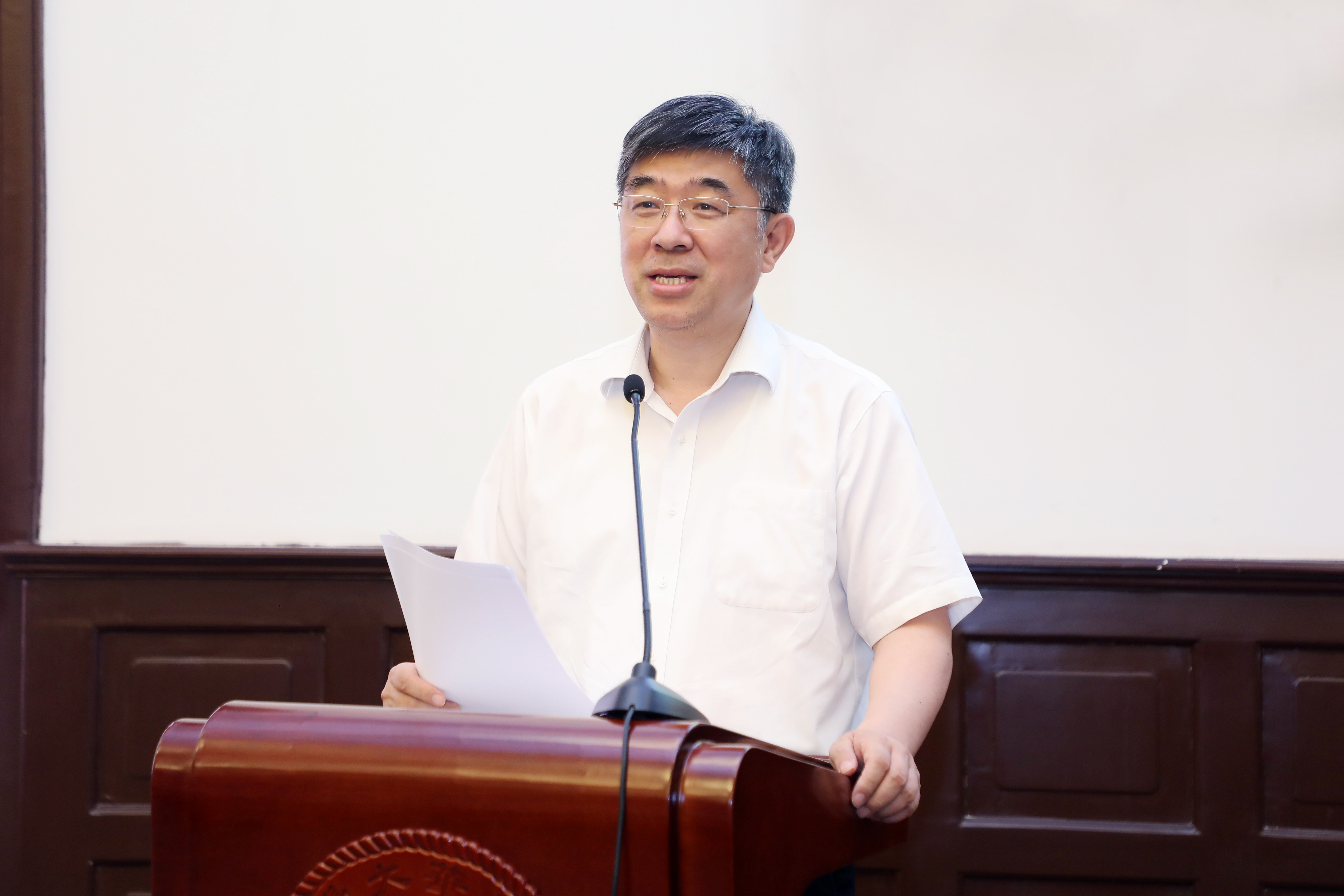 20220707-清华大学教育职员爱岗敬业奖颁奖会-宣传部-郑力讲话.JPG