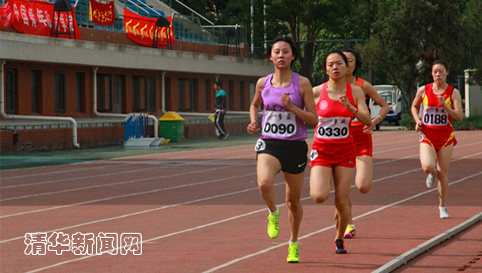 图为清华学生参加长跑比赛。体育代表队学生通讯???摄_1.jpg