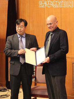 pic3-颁发聘书副本.jpg