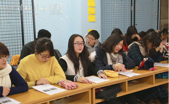 同学们畅谈青年责任感.jpg