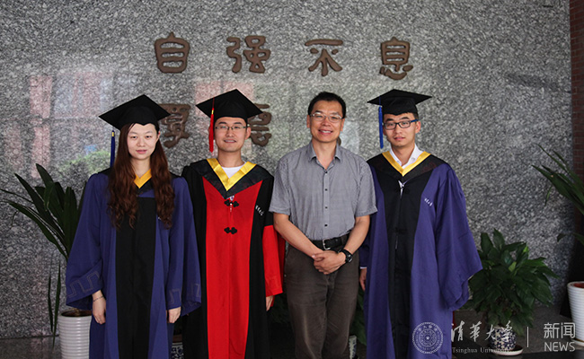 图片3-韩è?师与毕业同学合影.jpg