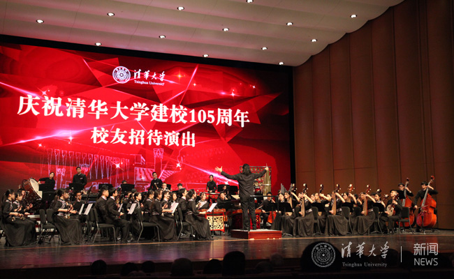 民乐队的演出精彩纷呈副本.jpg