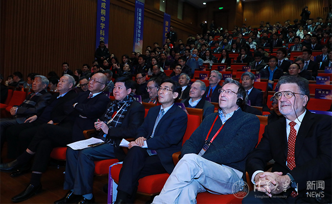 ???与会的评委嘉宾及师生代表.jpg
