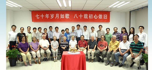 11与会师生合影留念.jpg