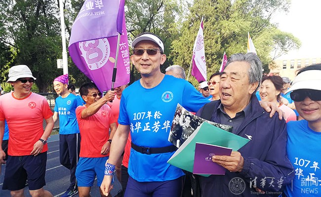牟文殊与教练.jpg