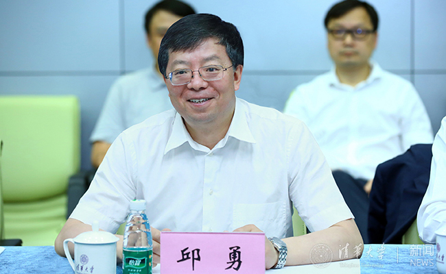qiu yong.jpg
